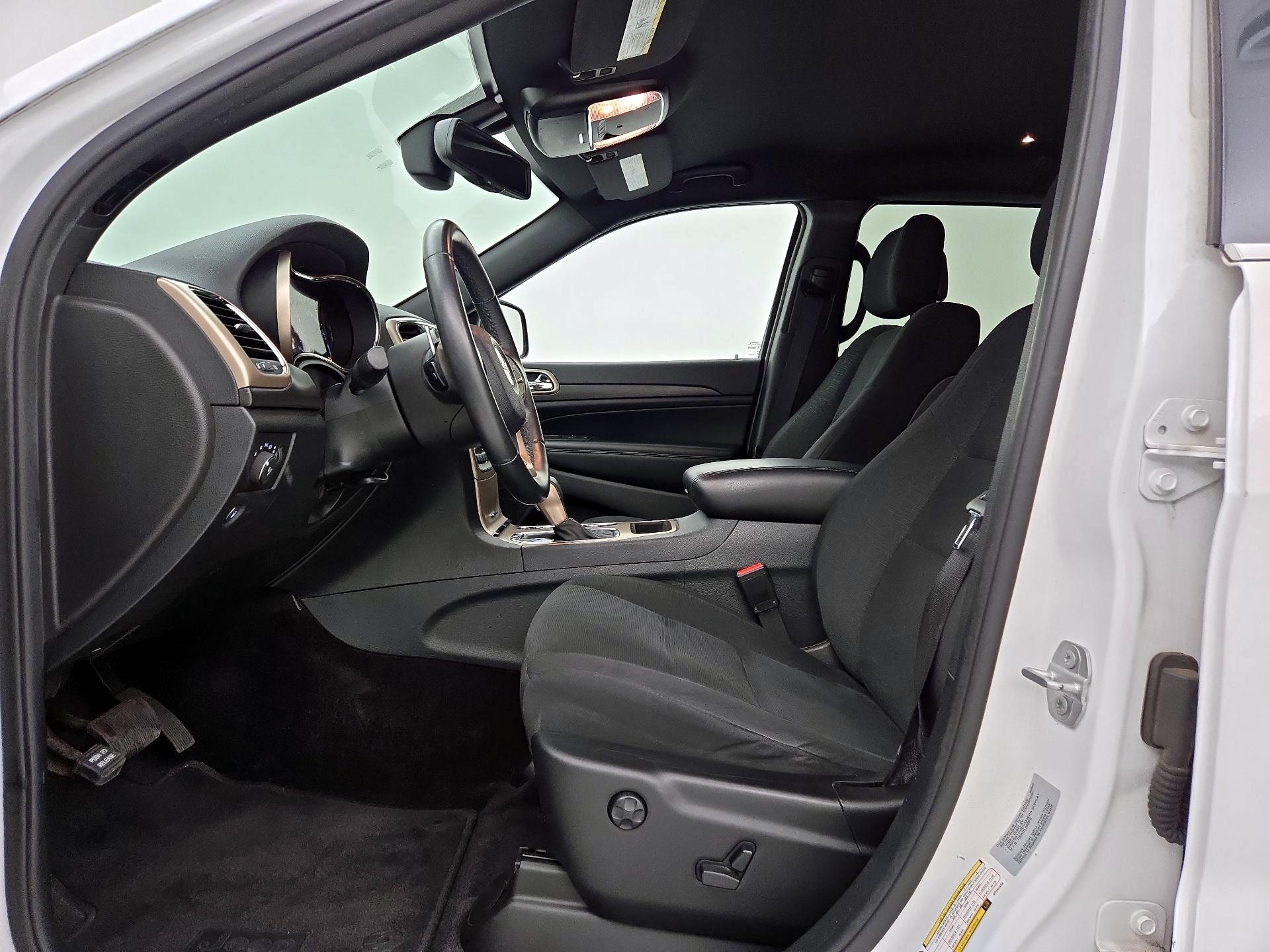 Thumbnail: 2016 Jeep Grand Cherokee - 11