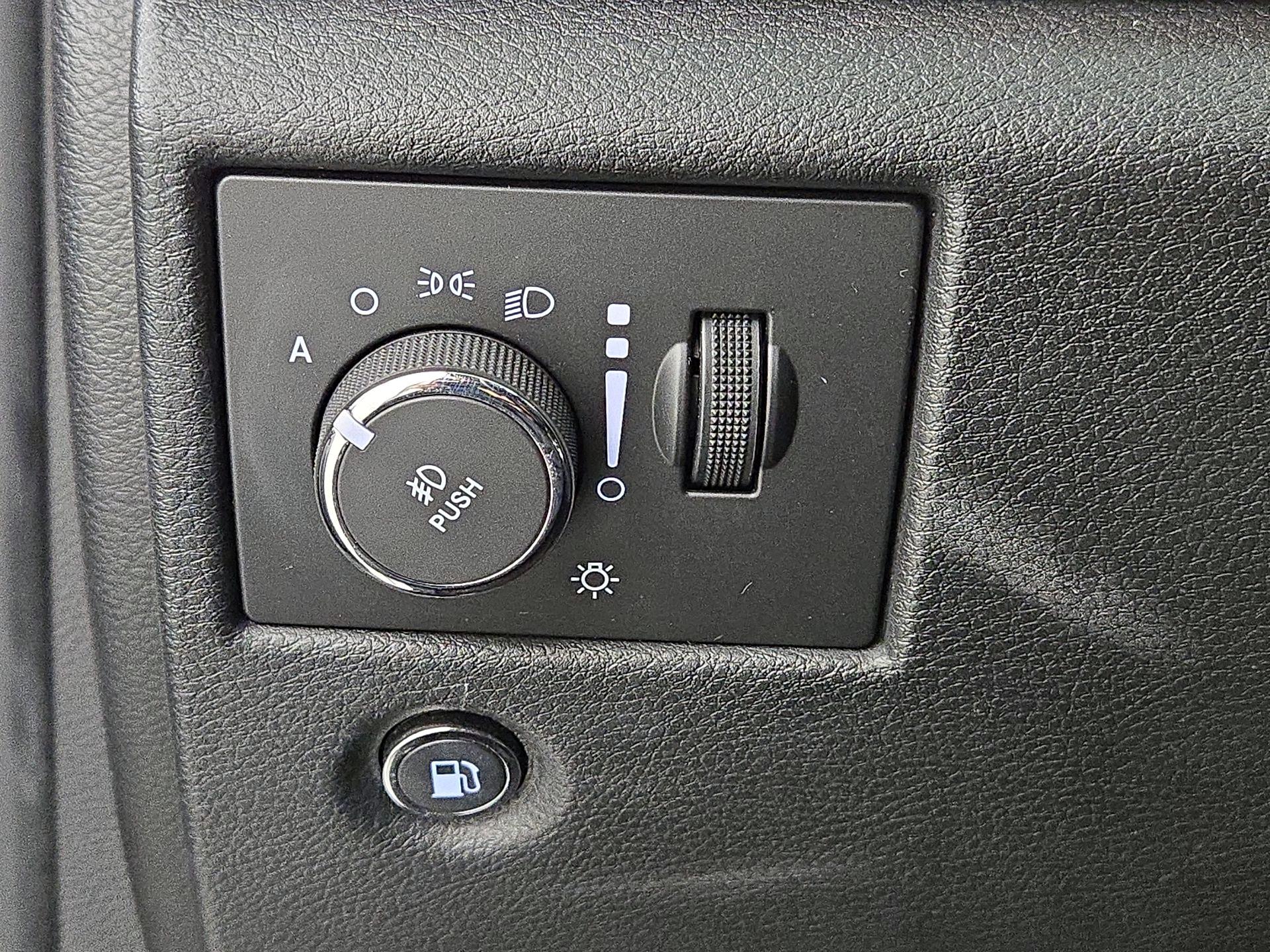 Thumbnail: 2016 Jeep Grand Cherokee - 13