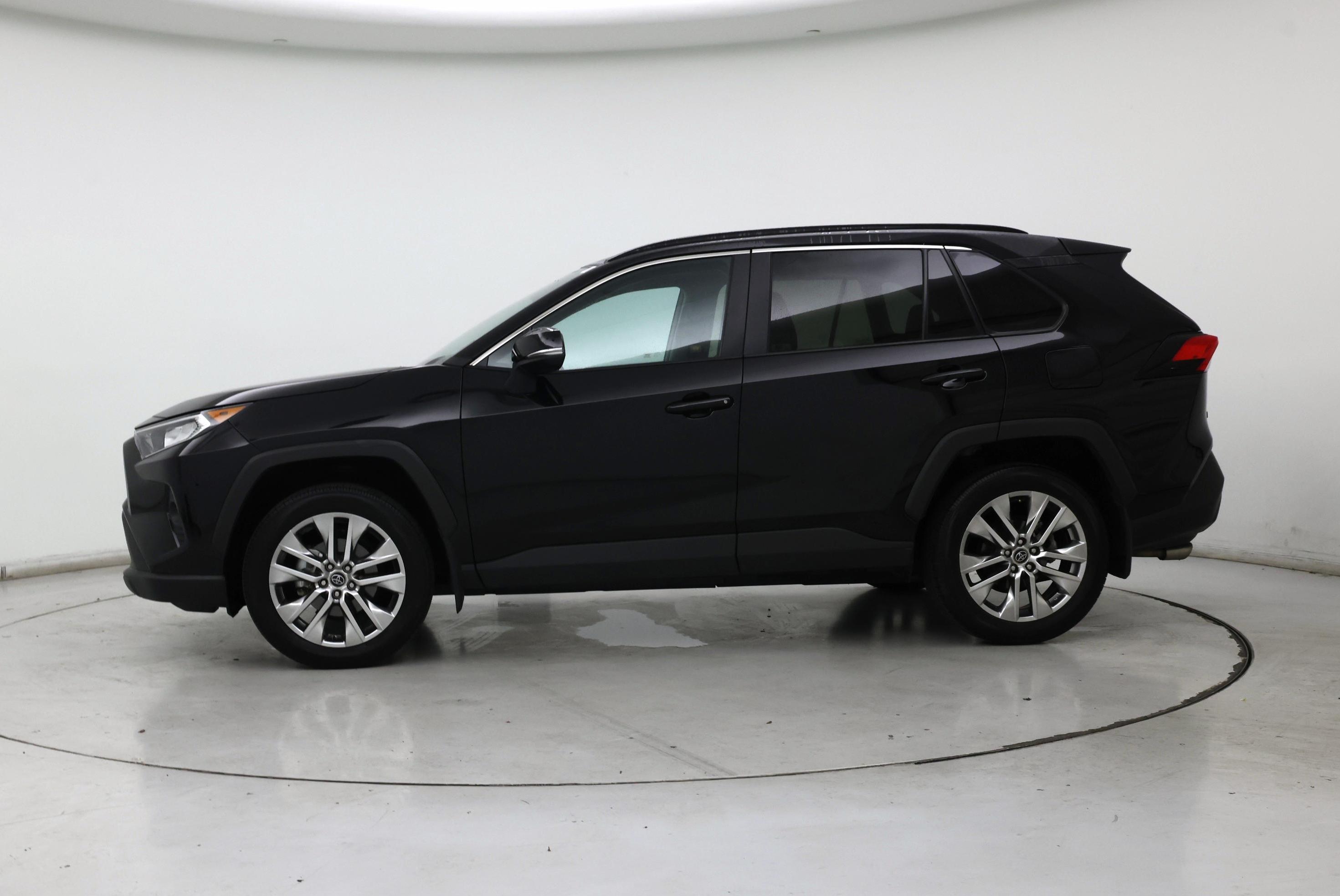 Thumbnail: 2020 Toyota RAV4 - 3