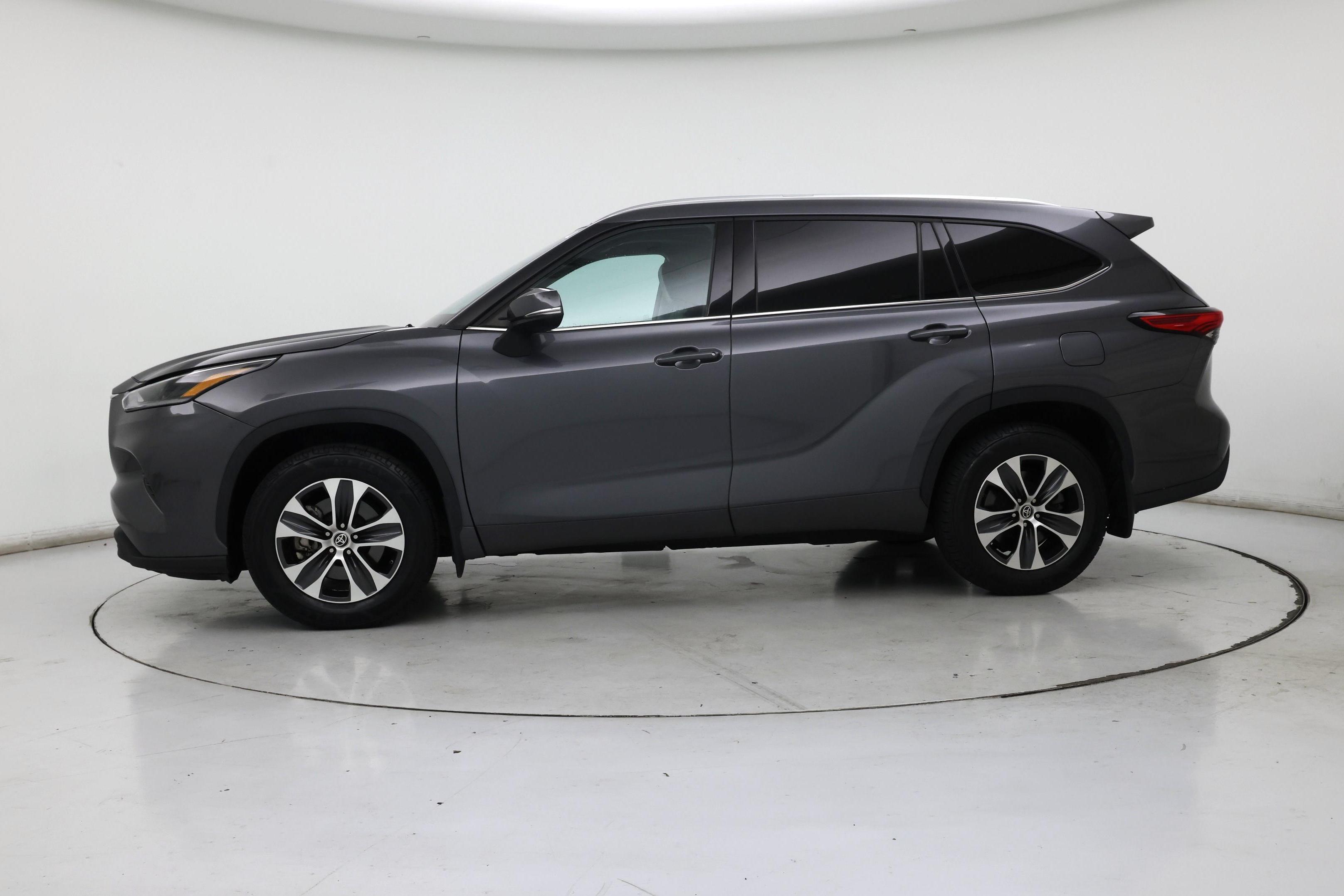Thumbnail: 2021 Toyota Highlander - 3