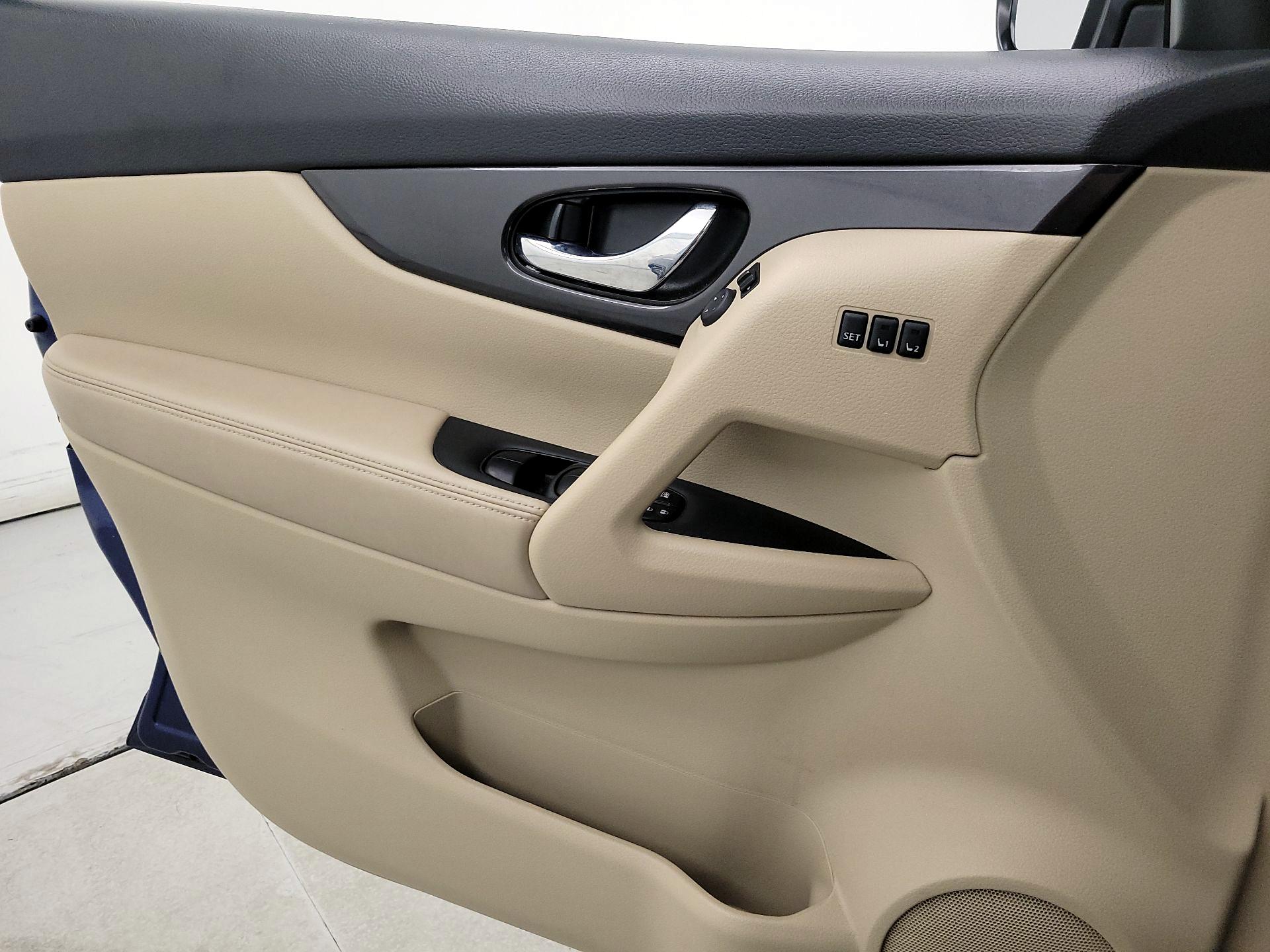 Thumbnail: 2019 Nissan Rogue - 12