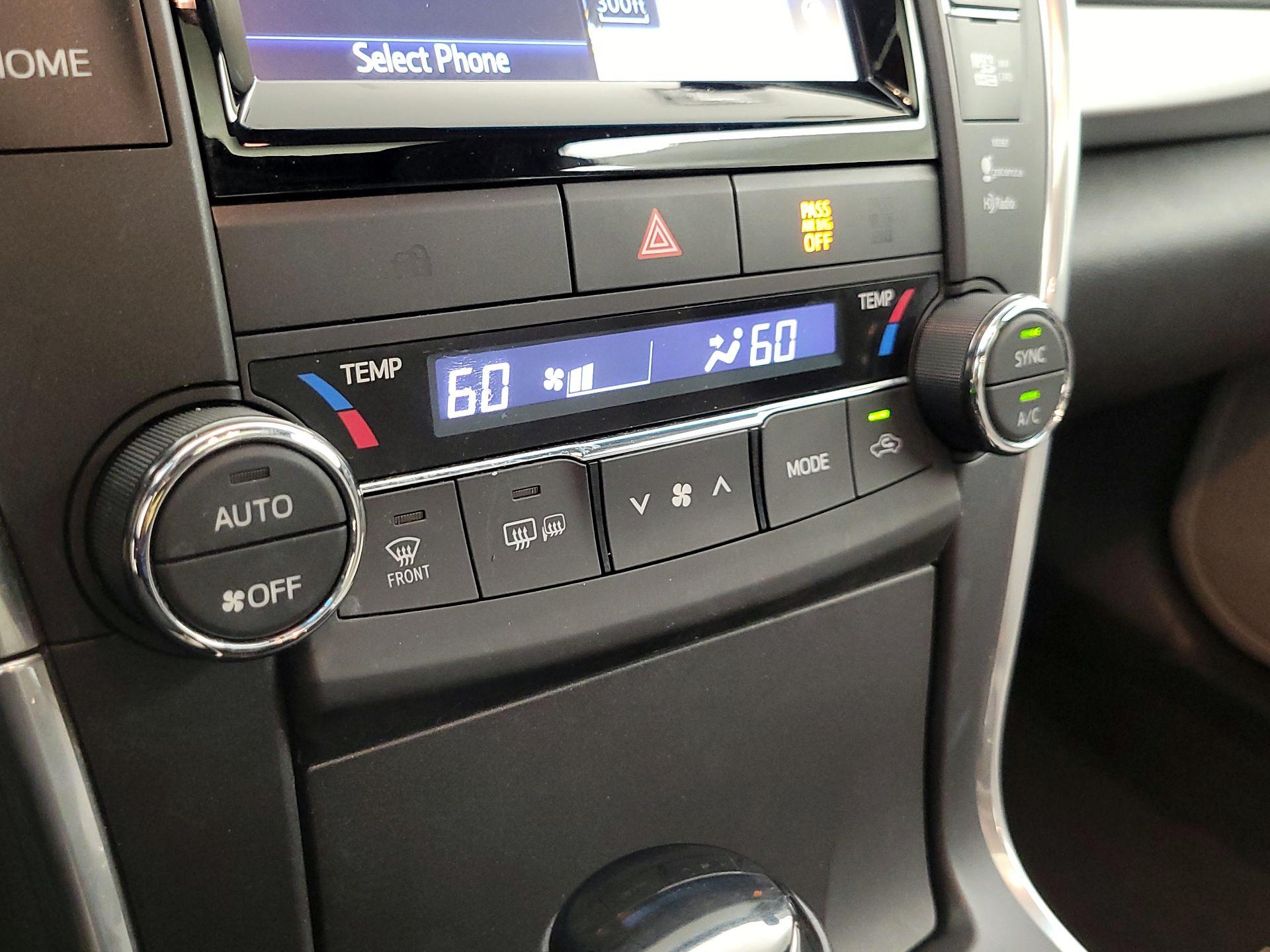 Thumbnail: 2015 Toyota Camry - 17