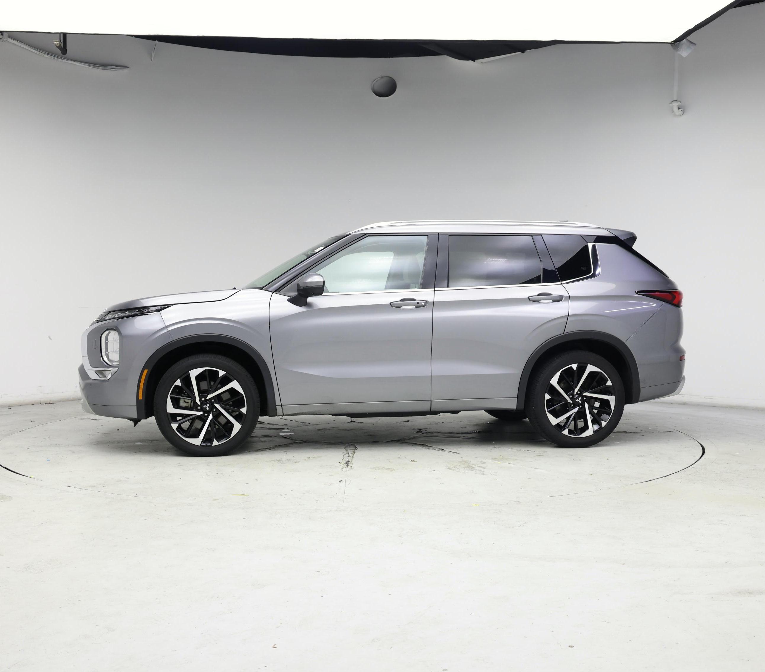 Thumbnail: 2022 Mitsubishi Outlander - 3
