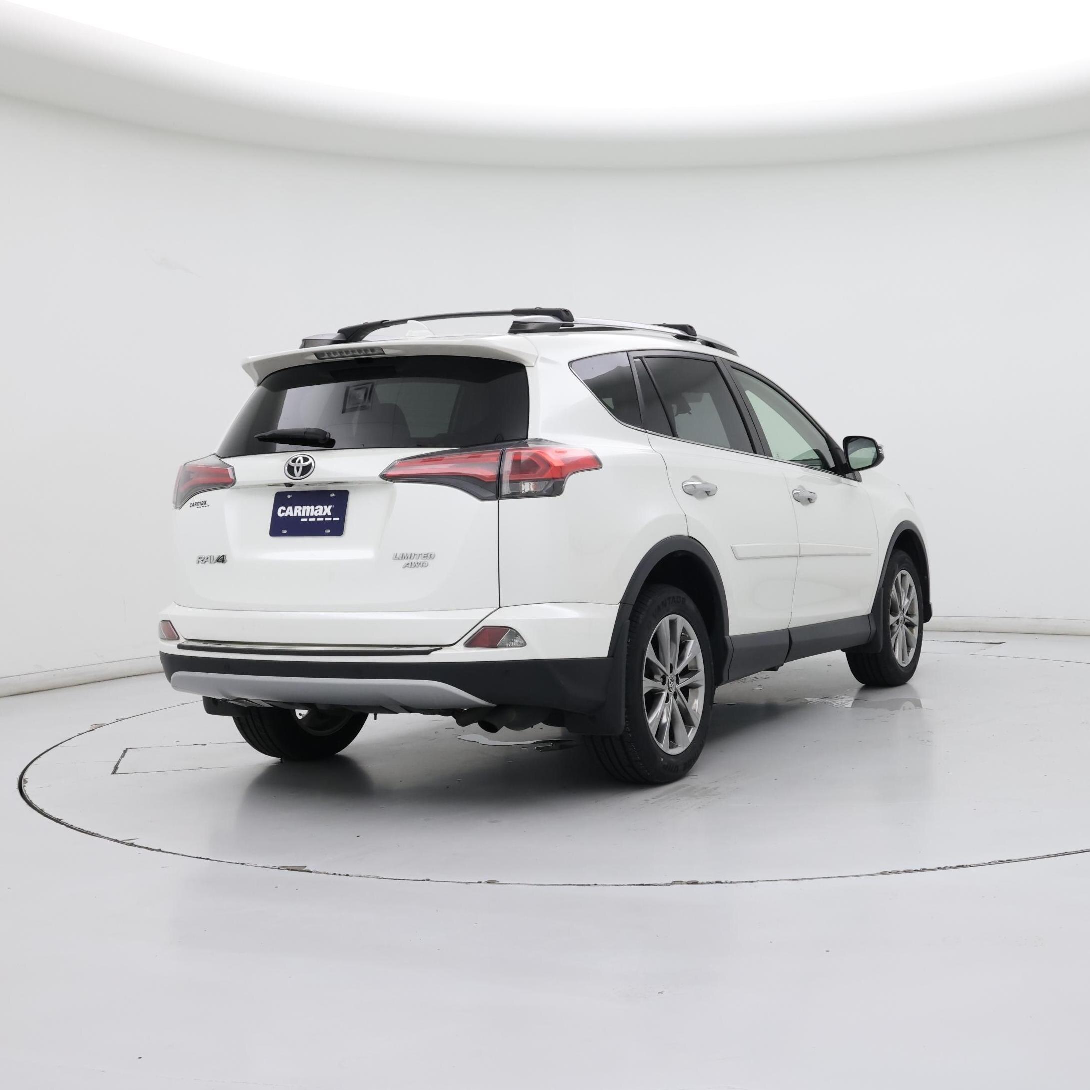 Thumbnail: 2017 Toyota RAV4 - 8