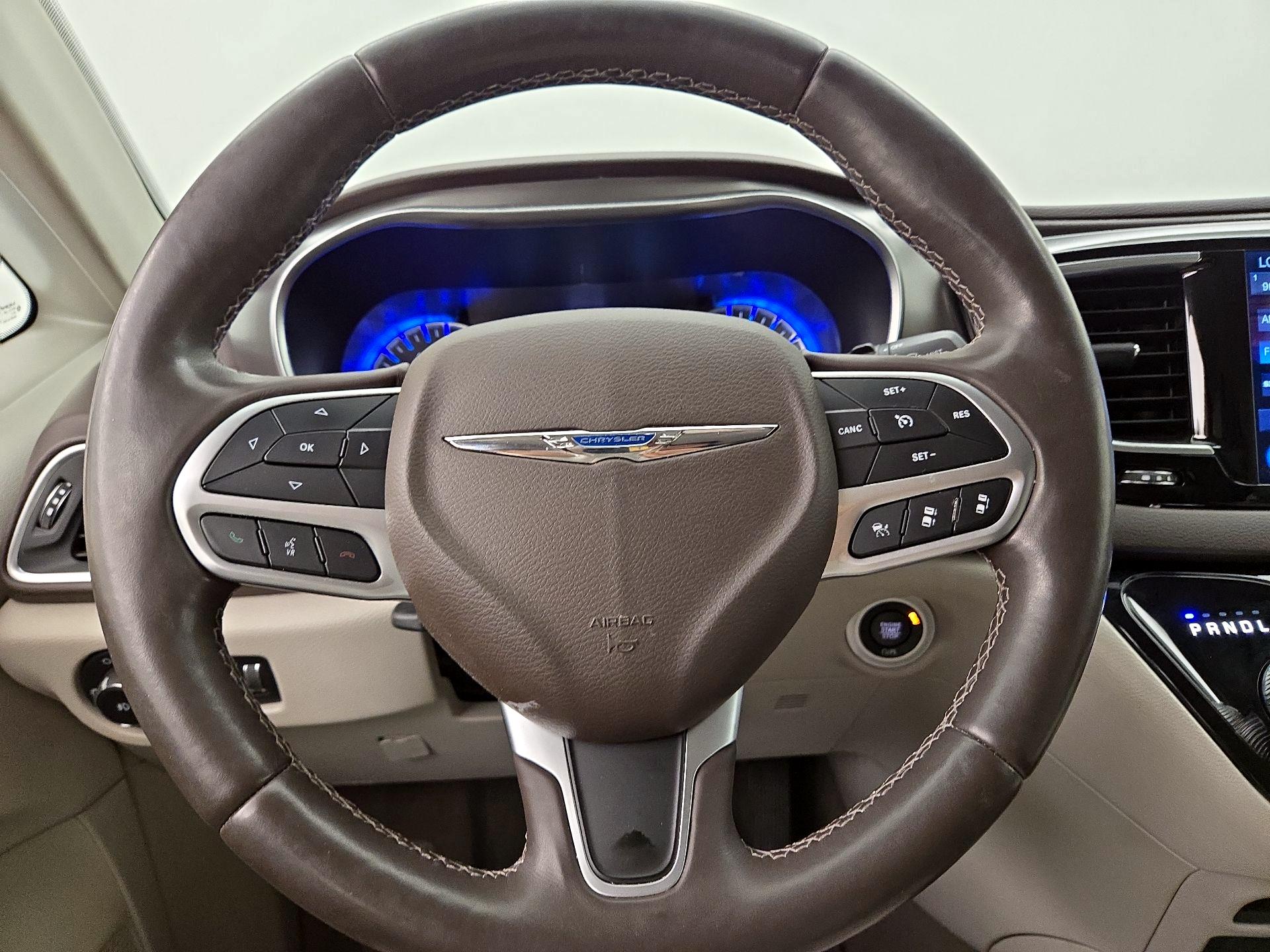 Thumbnail: 2017 Chrysler Pacifica - 10