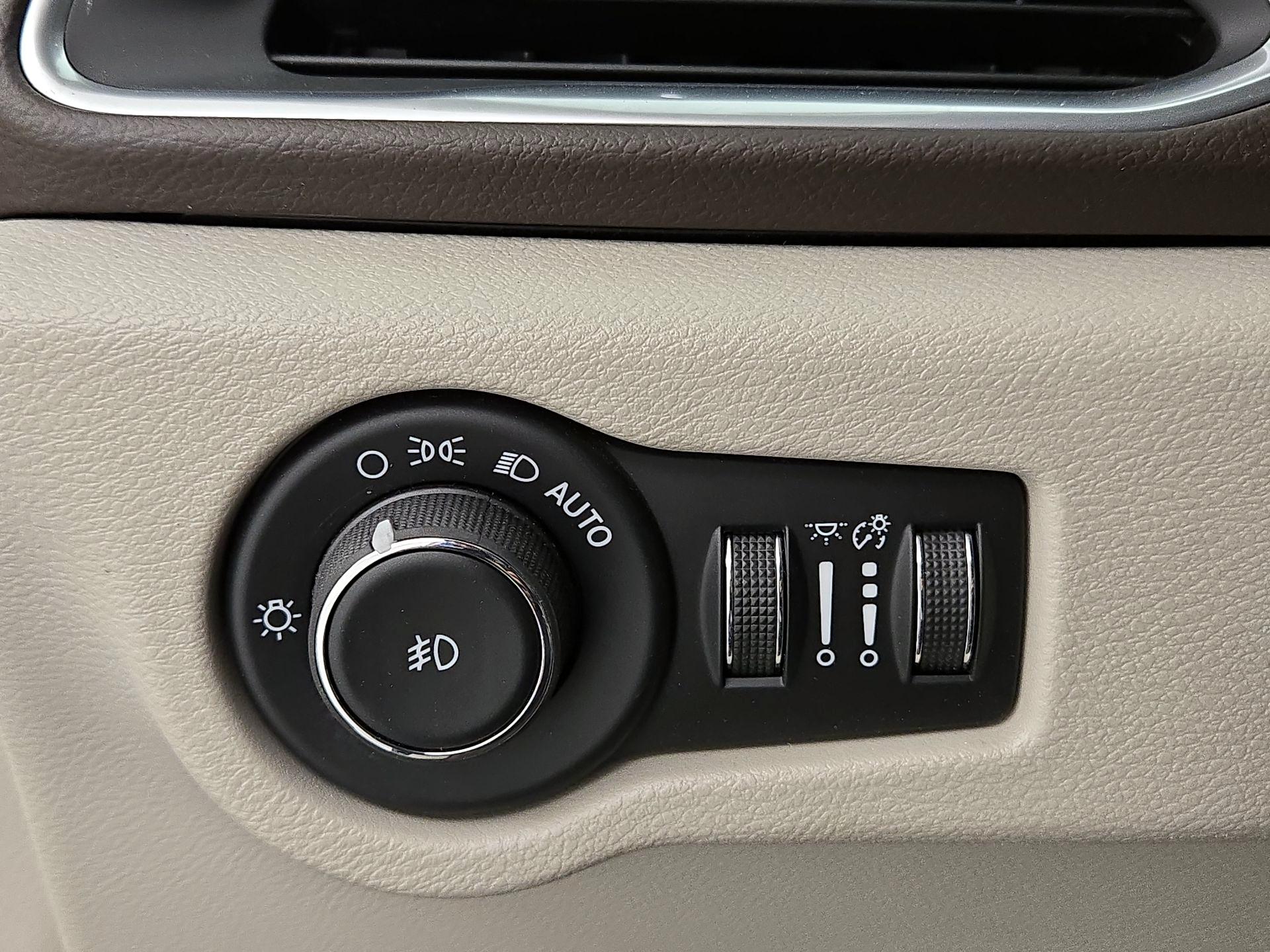 Thumbnail: 2017 Chrysler Pacifica - 13