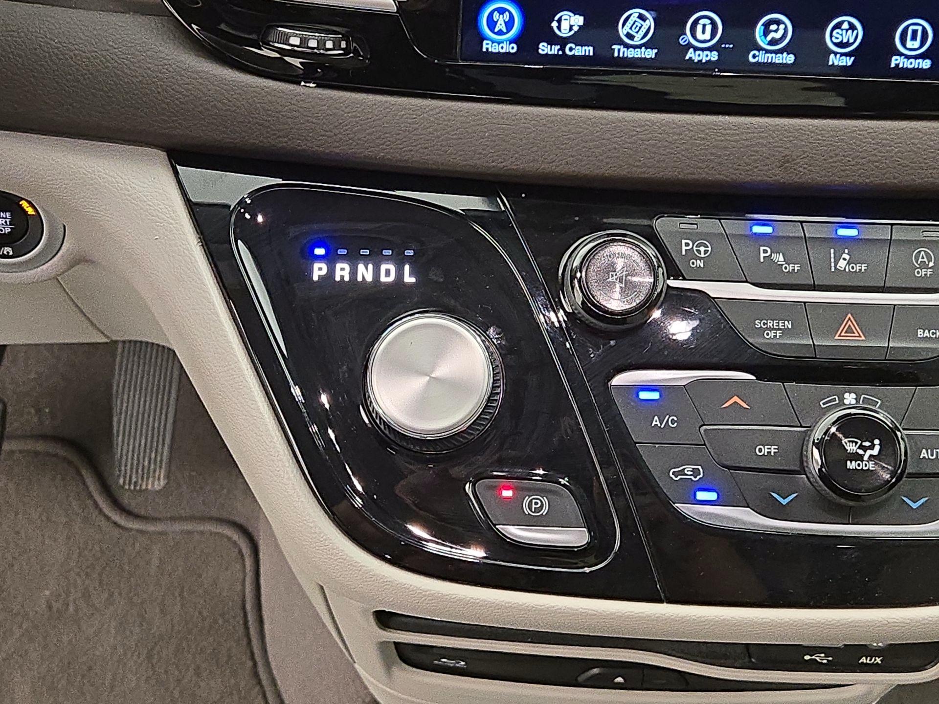 Thumbnail: 2017 Chrysler Pacifica - 18