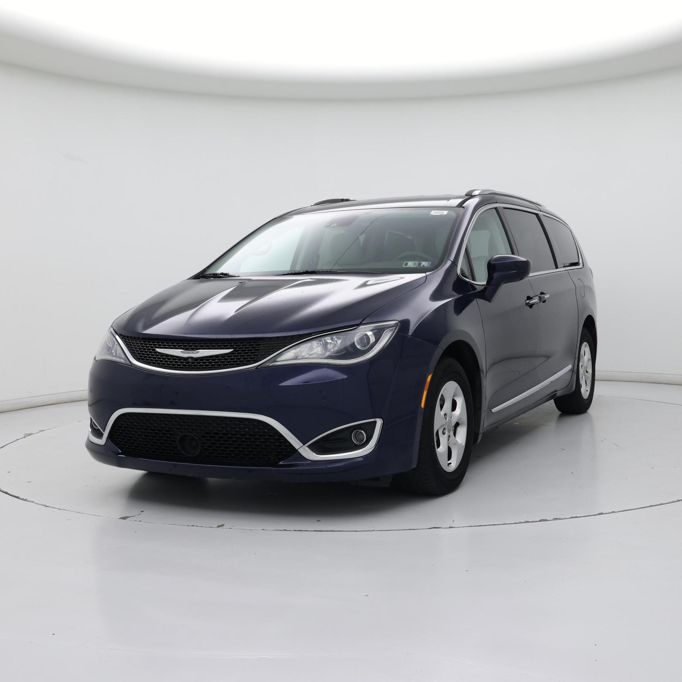 Thumbnail: 2017 Chrysler Pacifica - 4