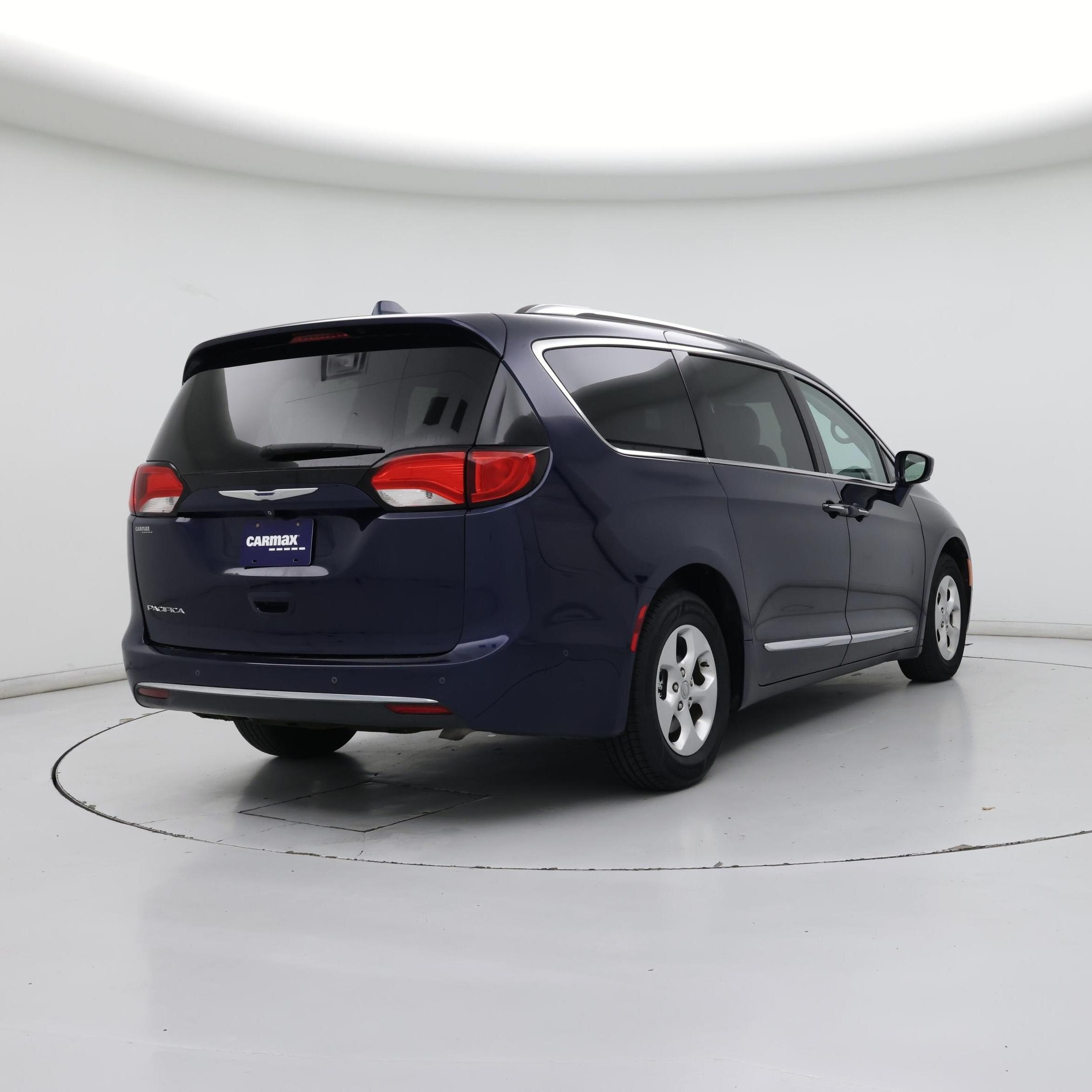 Thumbnail: 2017 Chrysler Pacifica - 8