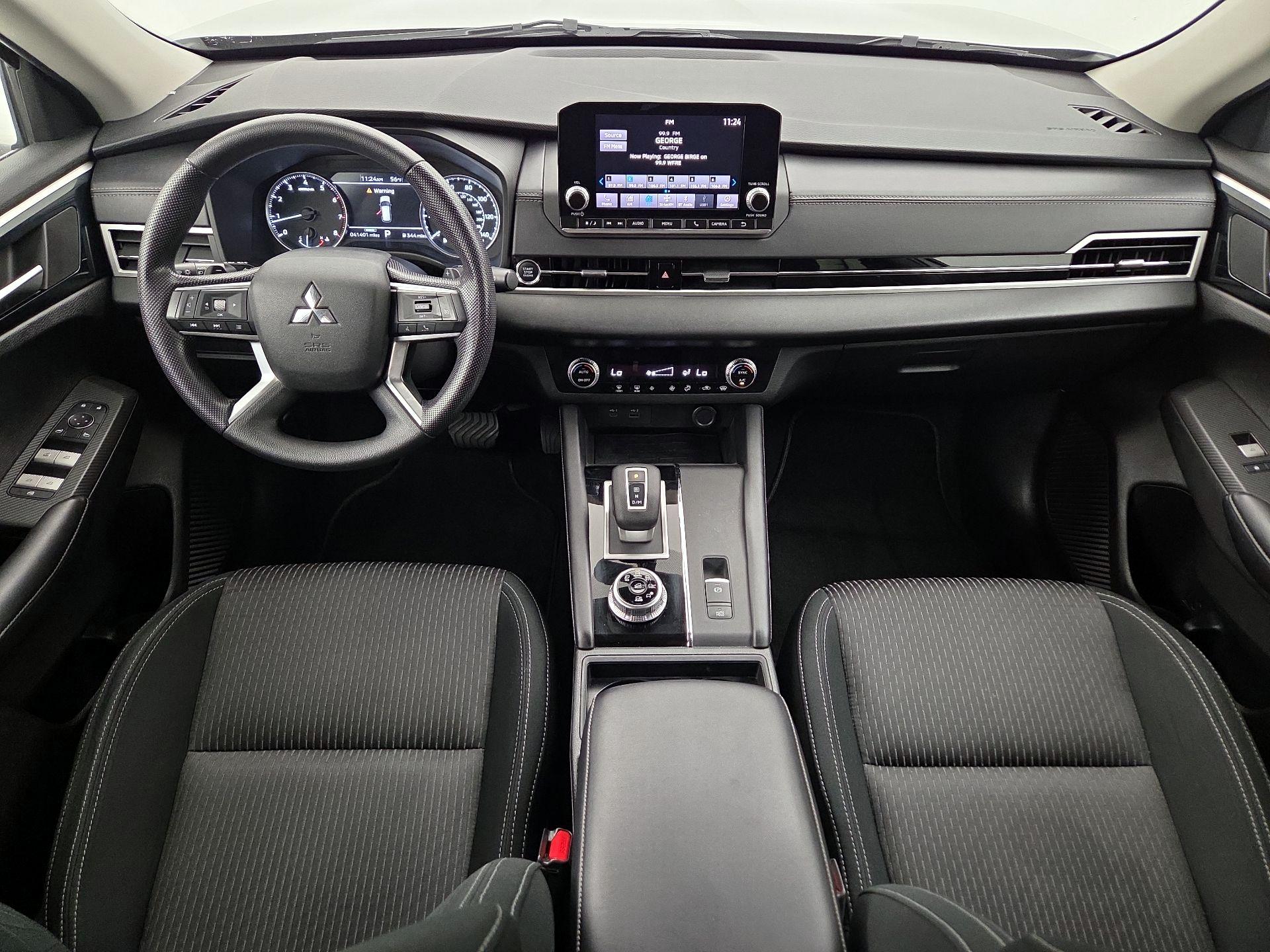 Thumbnail: 2022 Mitsubishi Outlander - 9