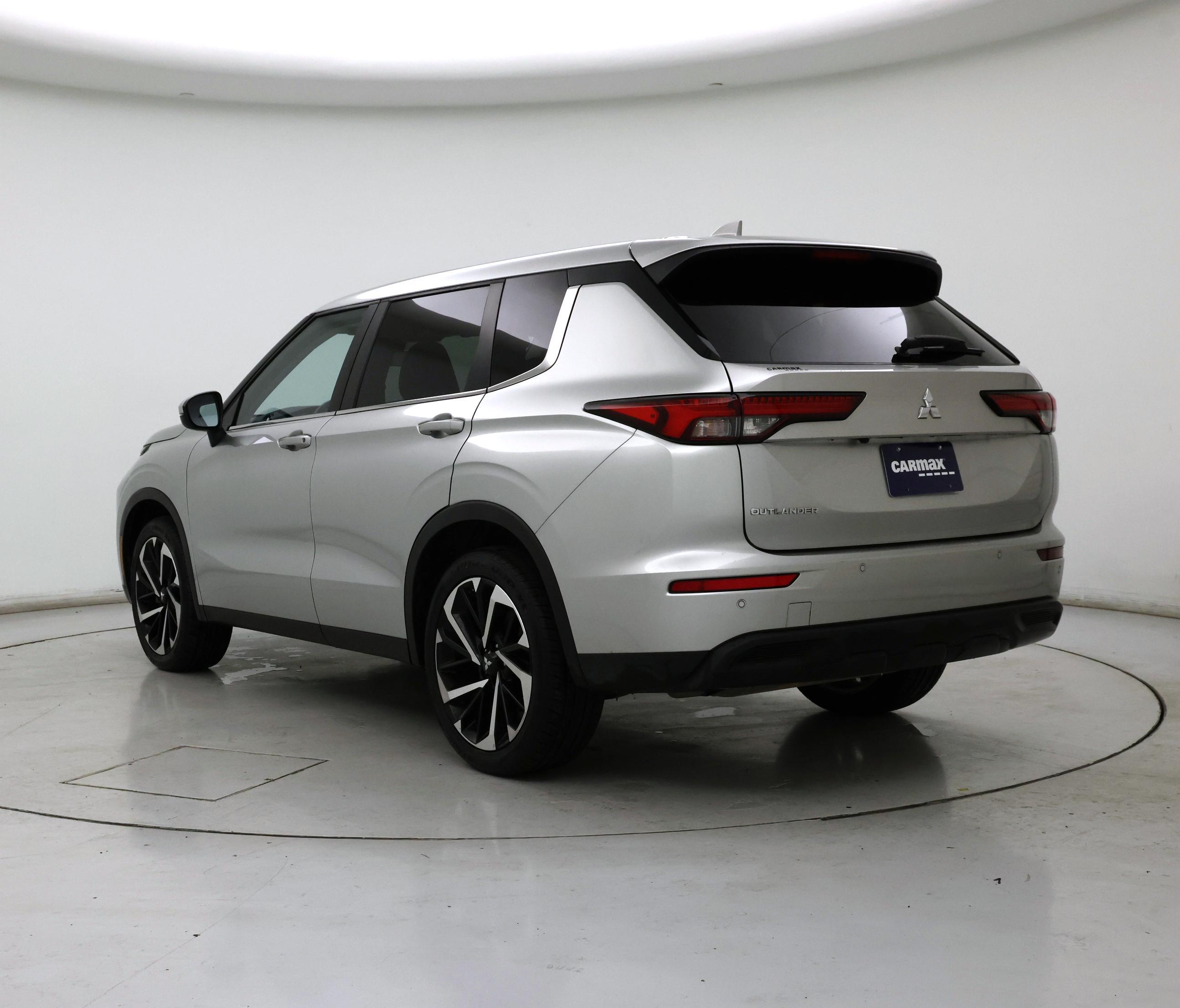 Thumbnail: 2022 Mitsubishi Outlander - 2