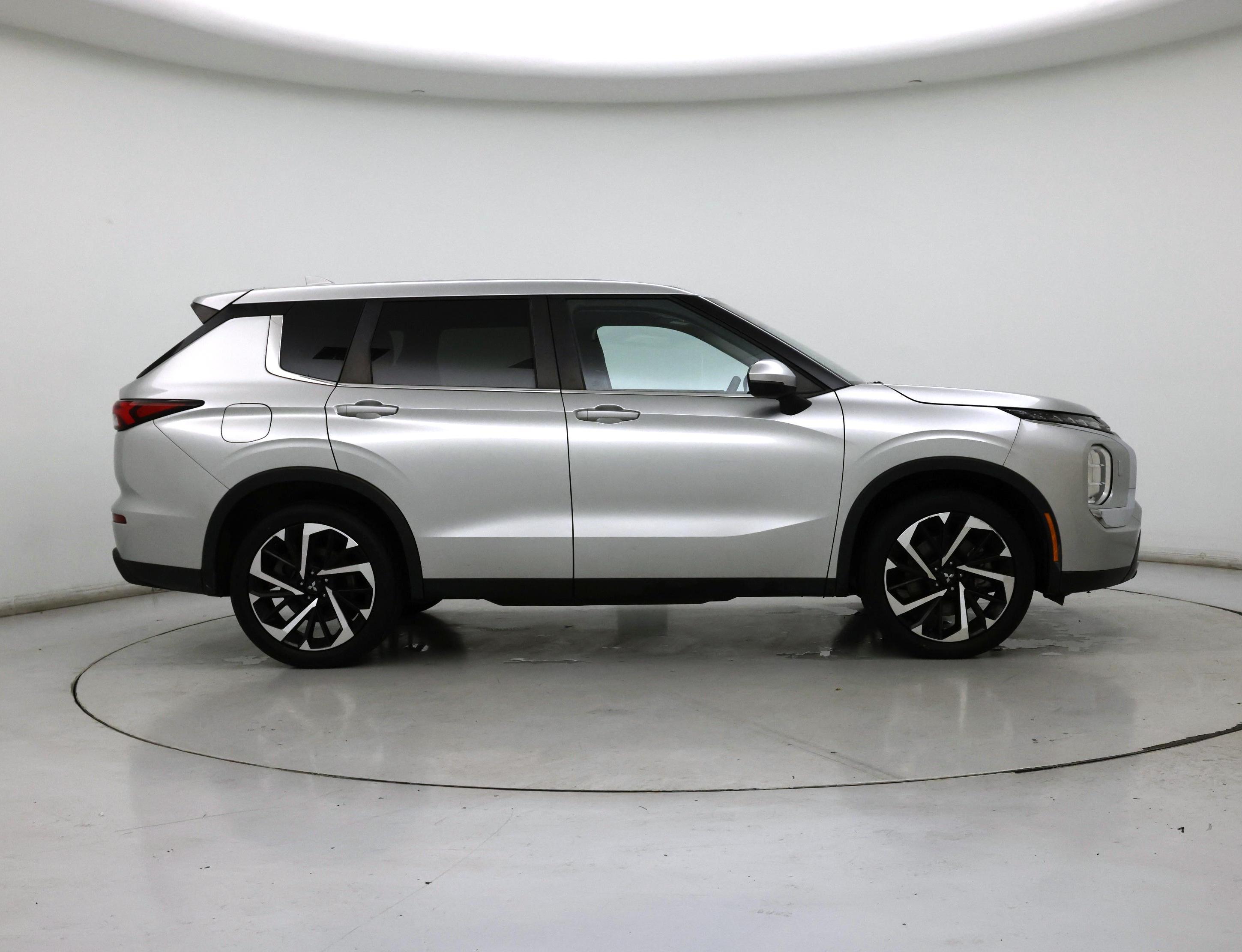 Thumbnail: 2022 Mitsubishi Outlander - 7