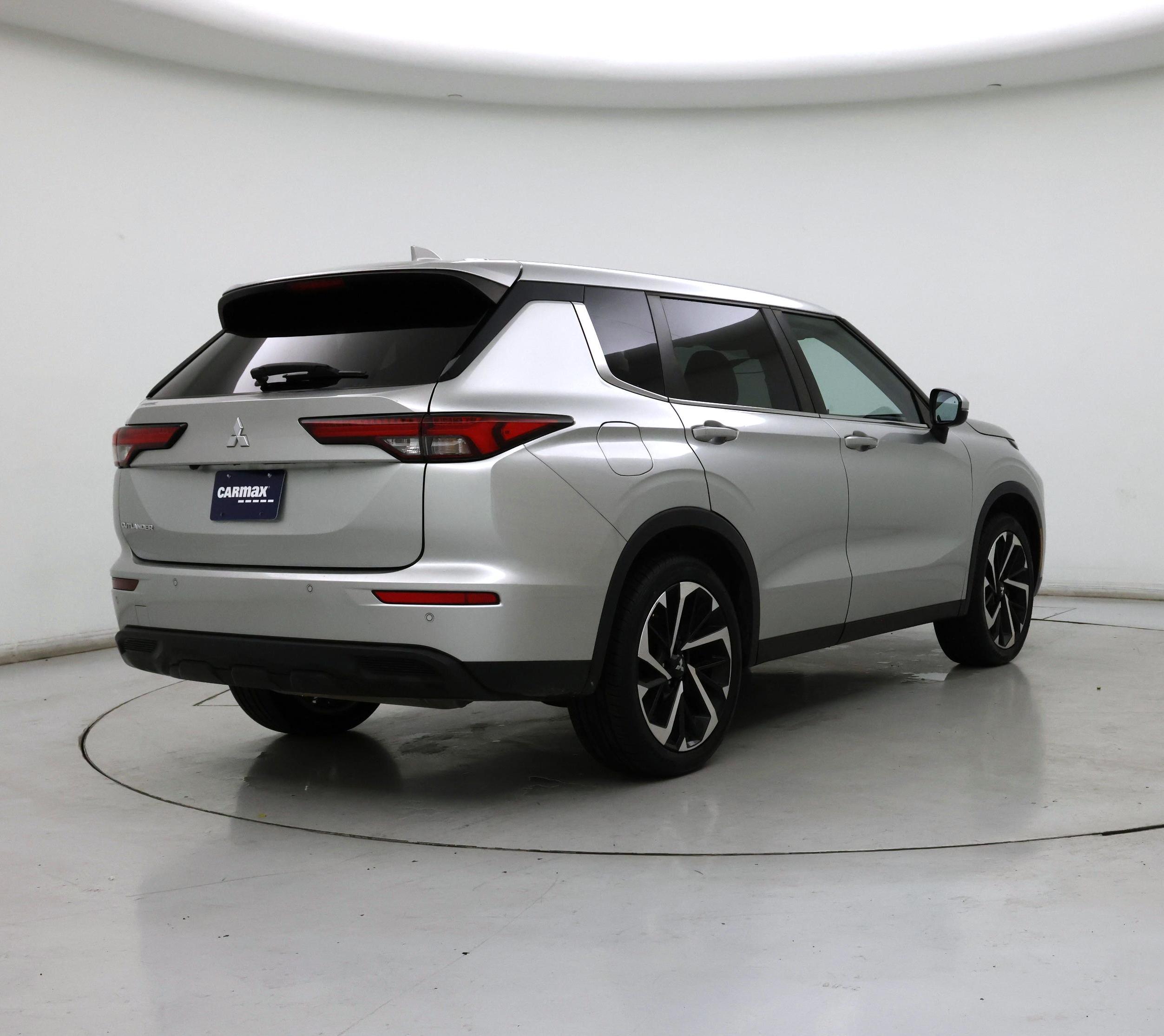 Thumbnail: 2022 Mitsubishi Outlander - 8