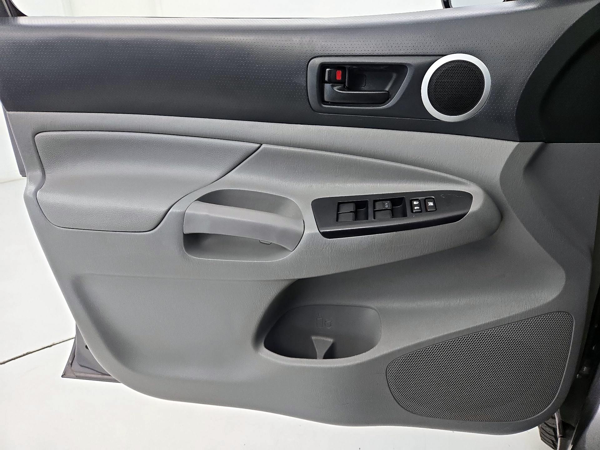 Thumbnail: 2015 Toyota Tacoma - 12