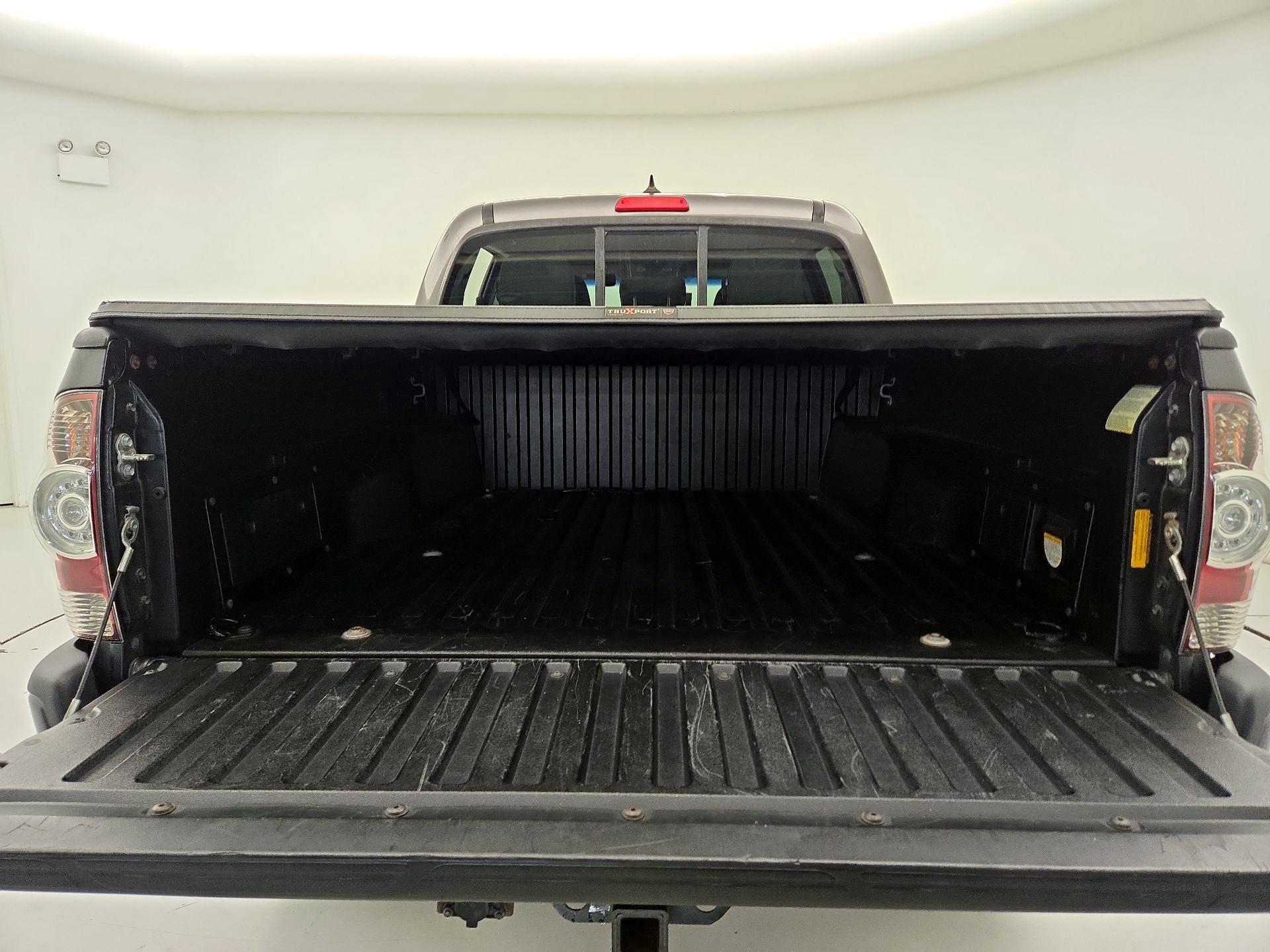 Thumbnail: 2015 Toyota Tacoma - 20