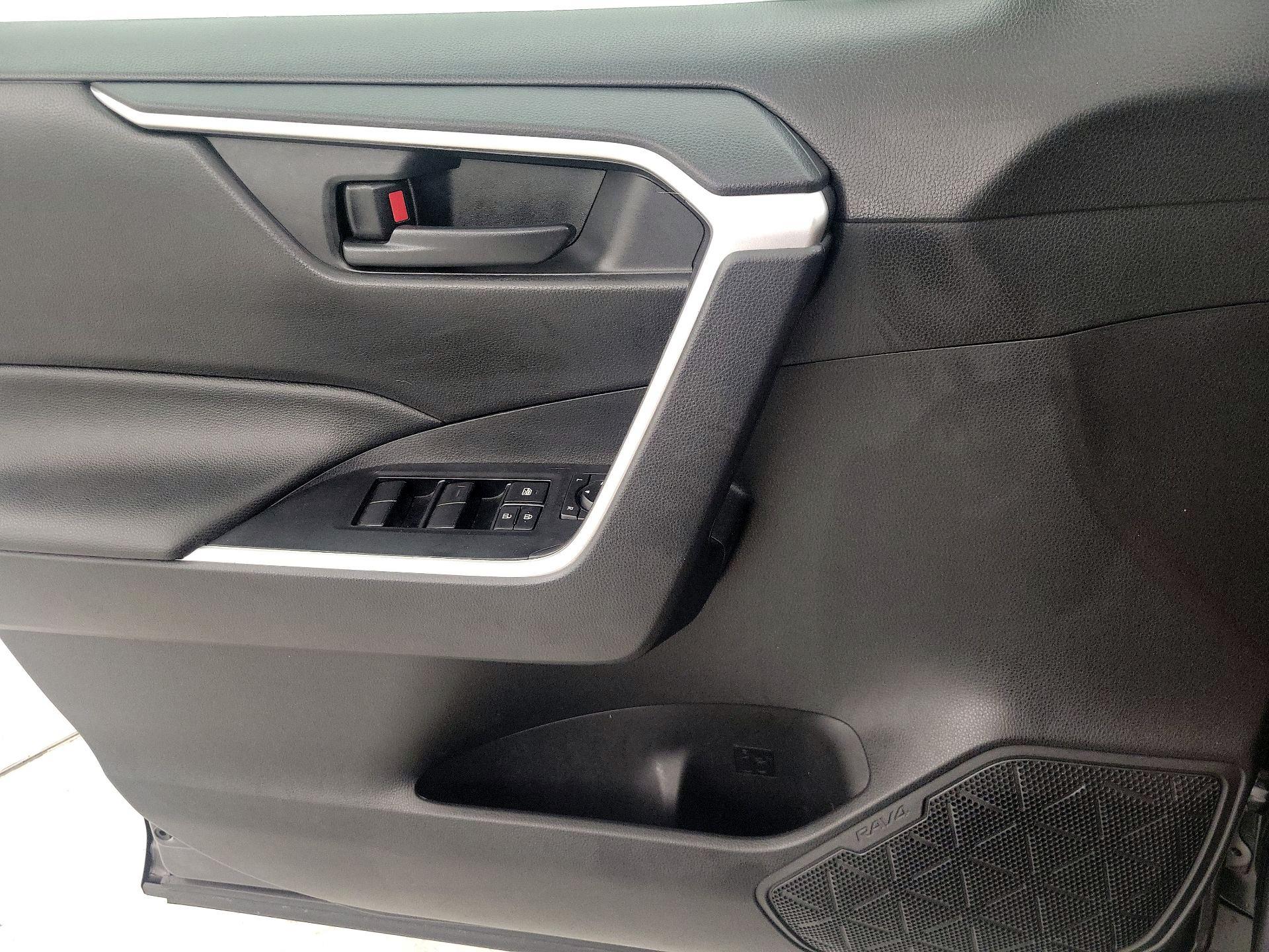 Thumbnail: 2021 Toyota RAV4 - 12