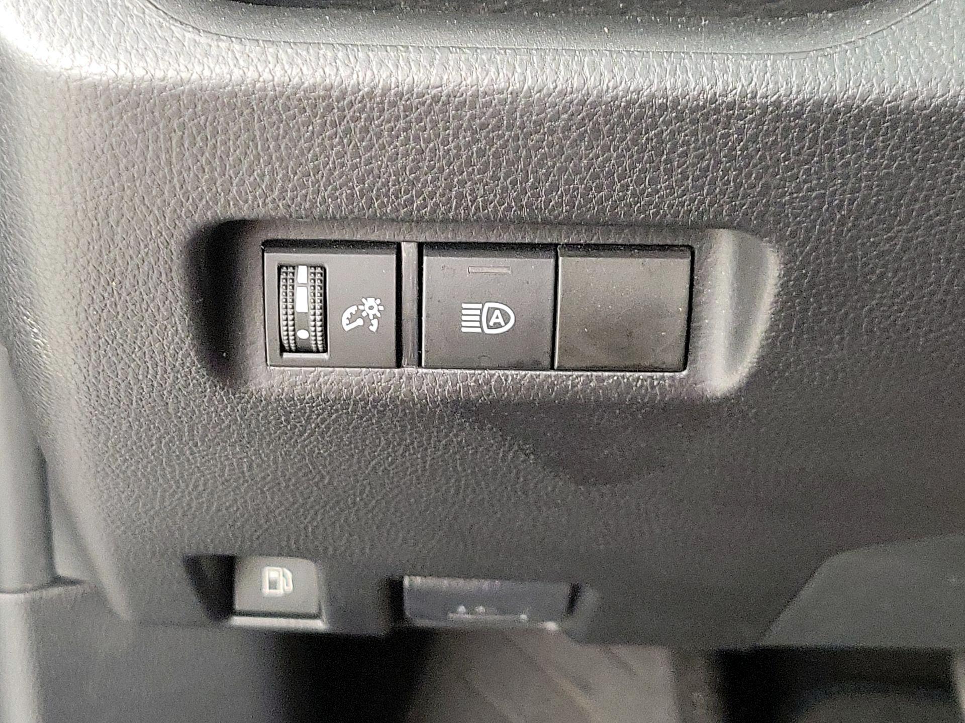 Thumbnail: 2021 Toyota RAV4 - 13
