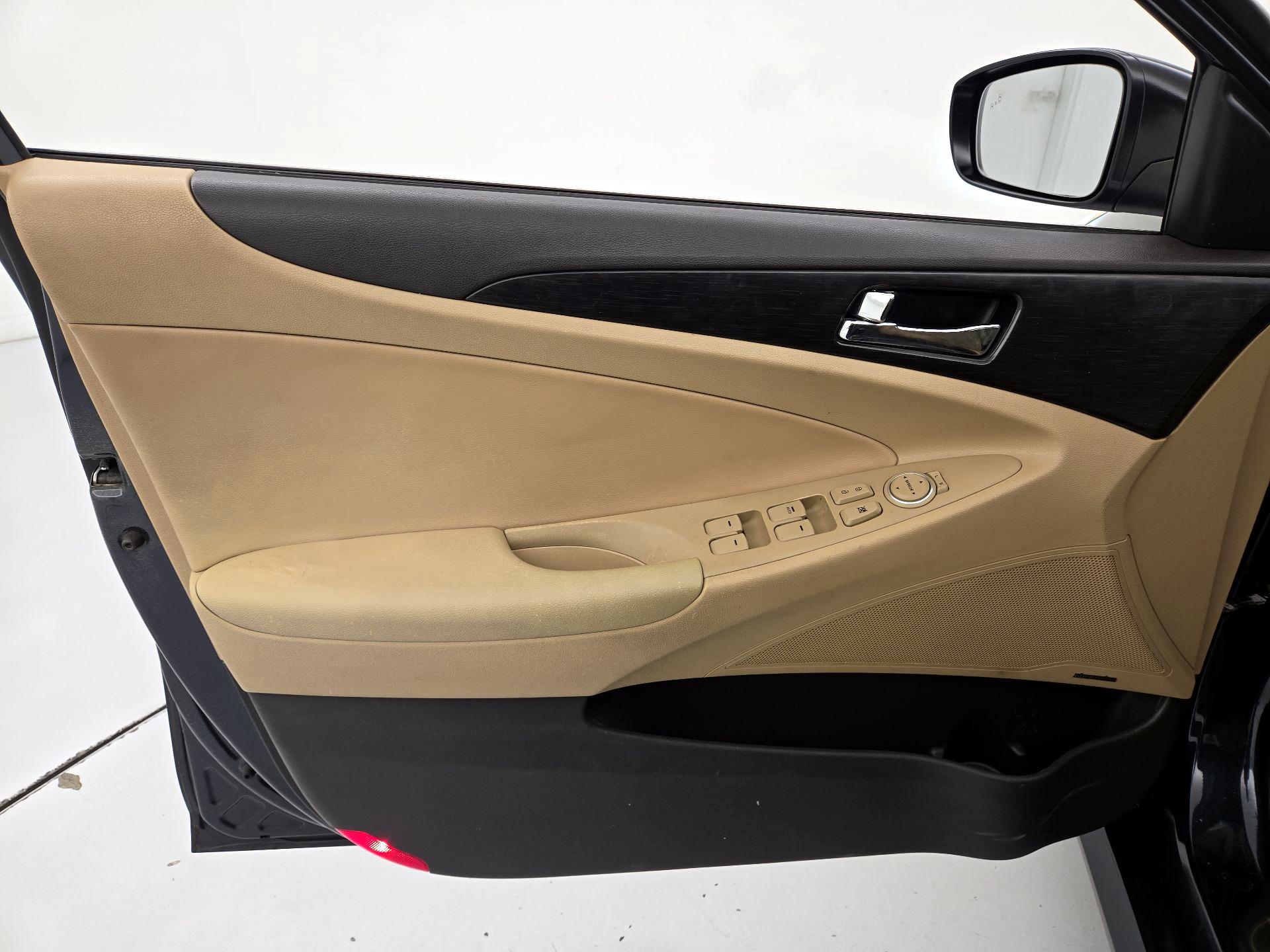 Thumbnail: 2014 Hyundai Sonata - 12
