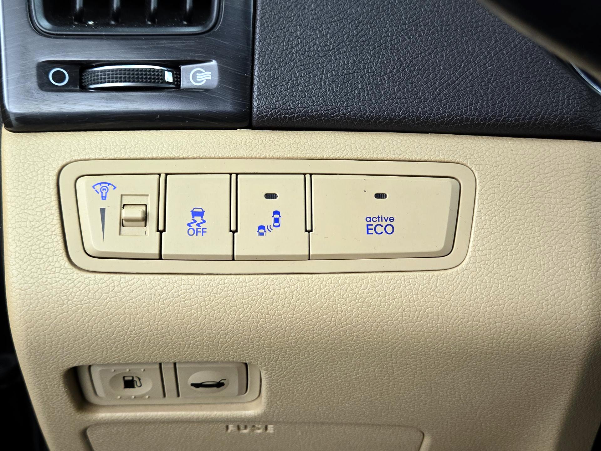 Thumbnail: 2014 Hyundai Sonata - 13