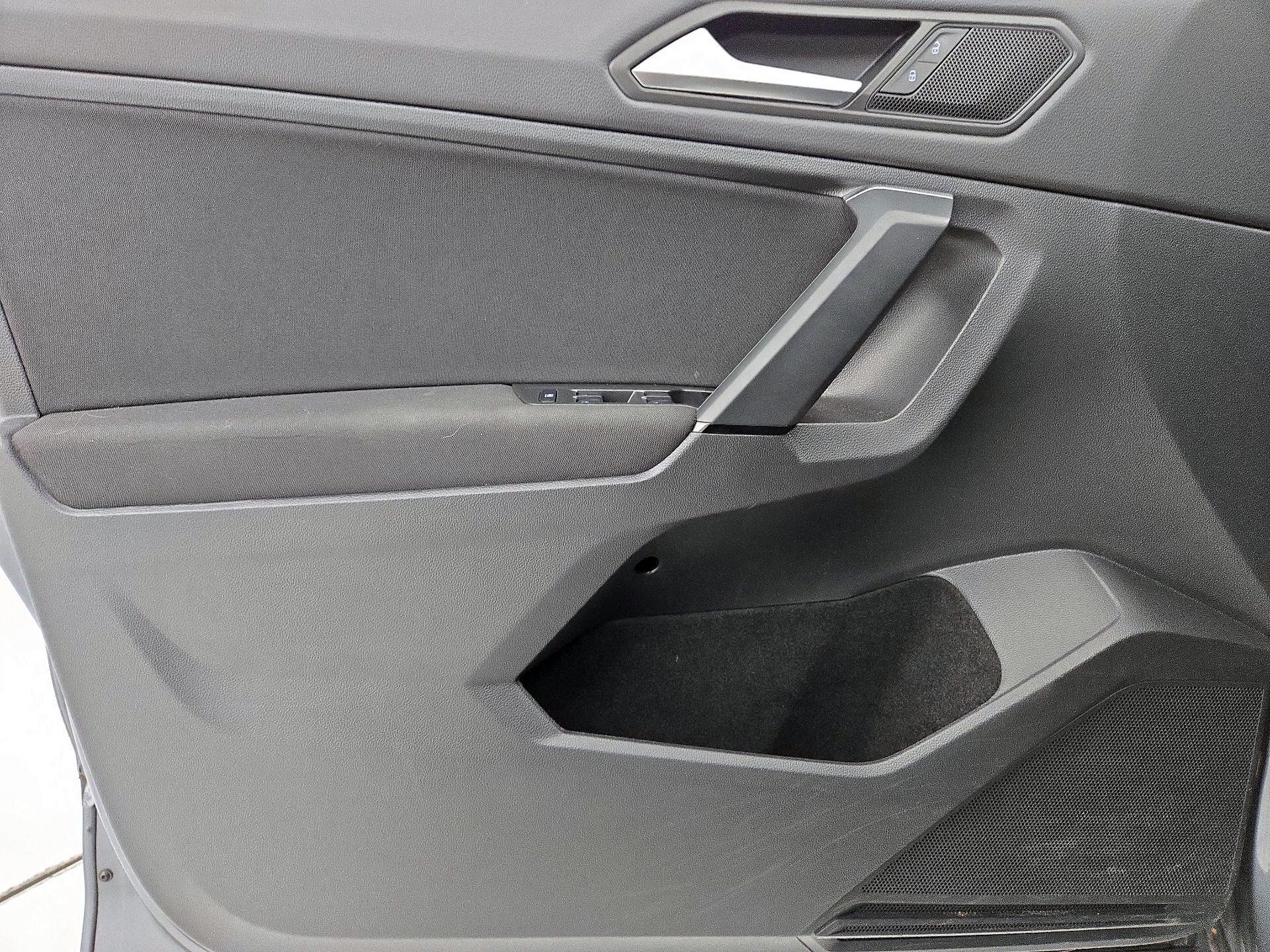 Thumbnail: 2019 Volkswagen Tiguan - 12
