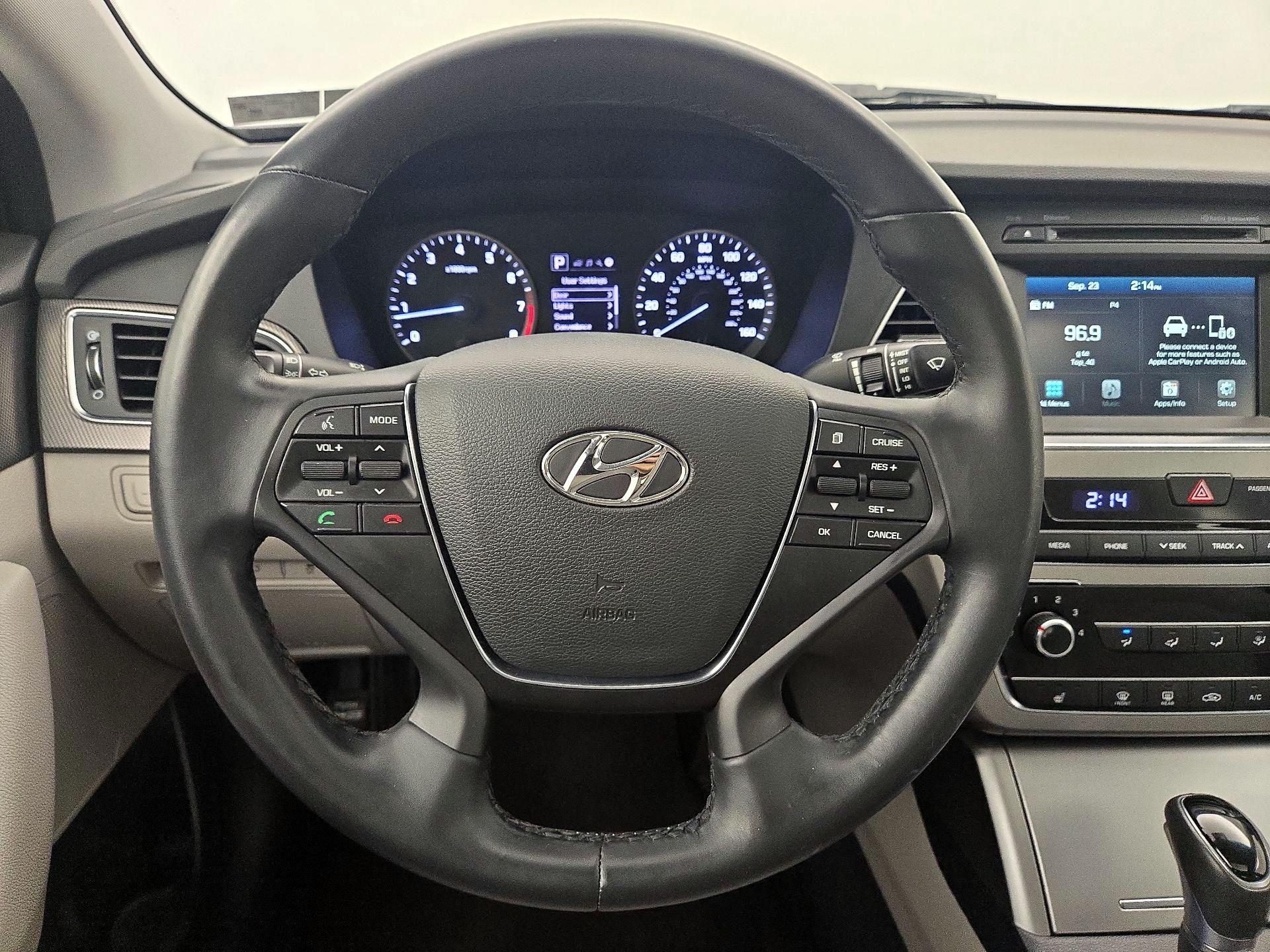 Thumbnail: 2016 Hyundai Sonata - 10
