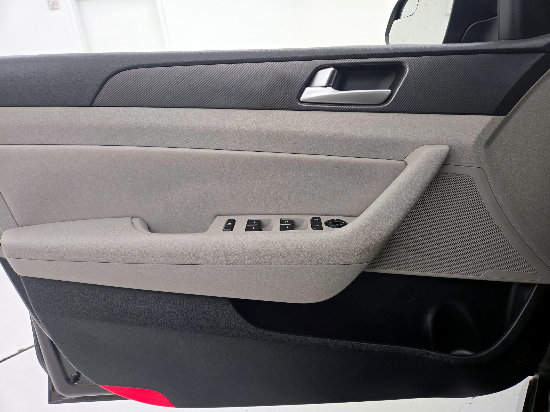 Thumbnail: 2016 Hyundai Sonata - 12