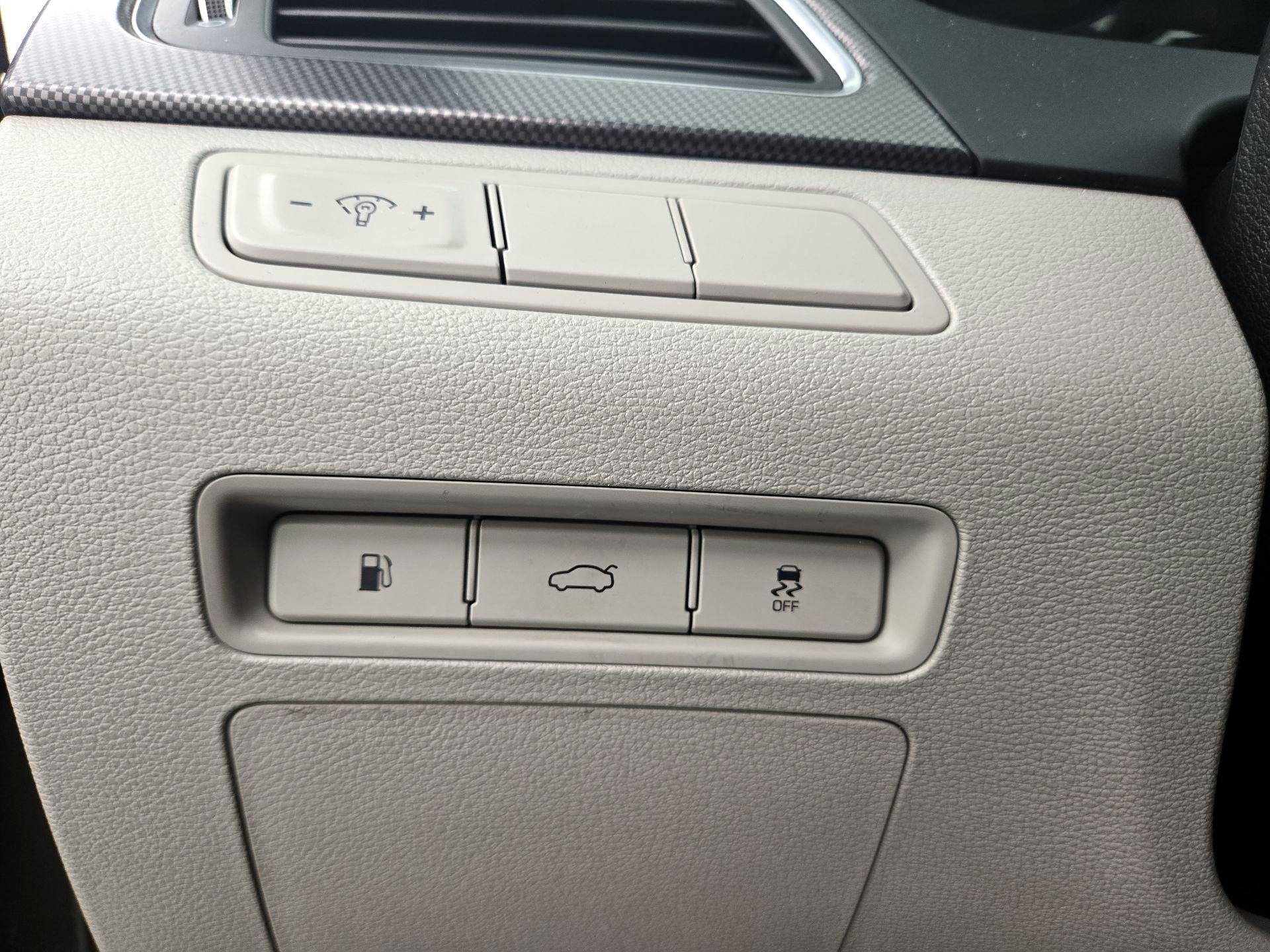 Thumbnail: 2016 Hyundai Sonata - 13