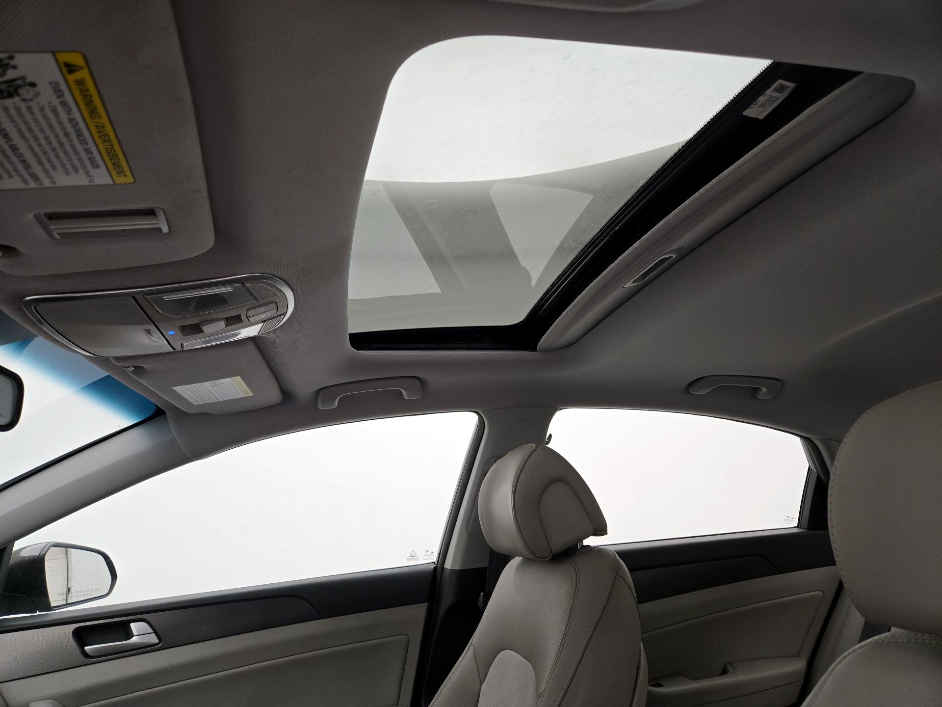 Thumbnail: 2016 Hyundai Sonata - 18