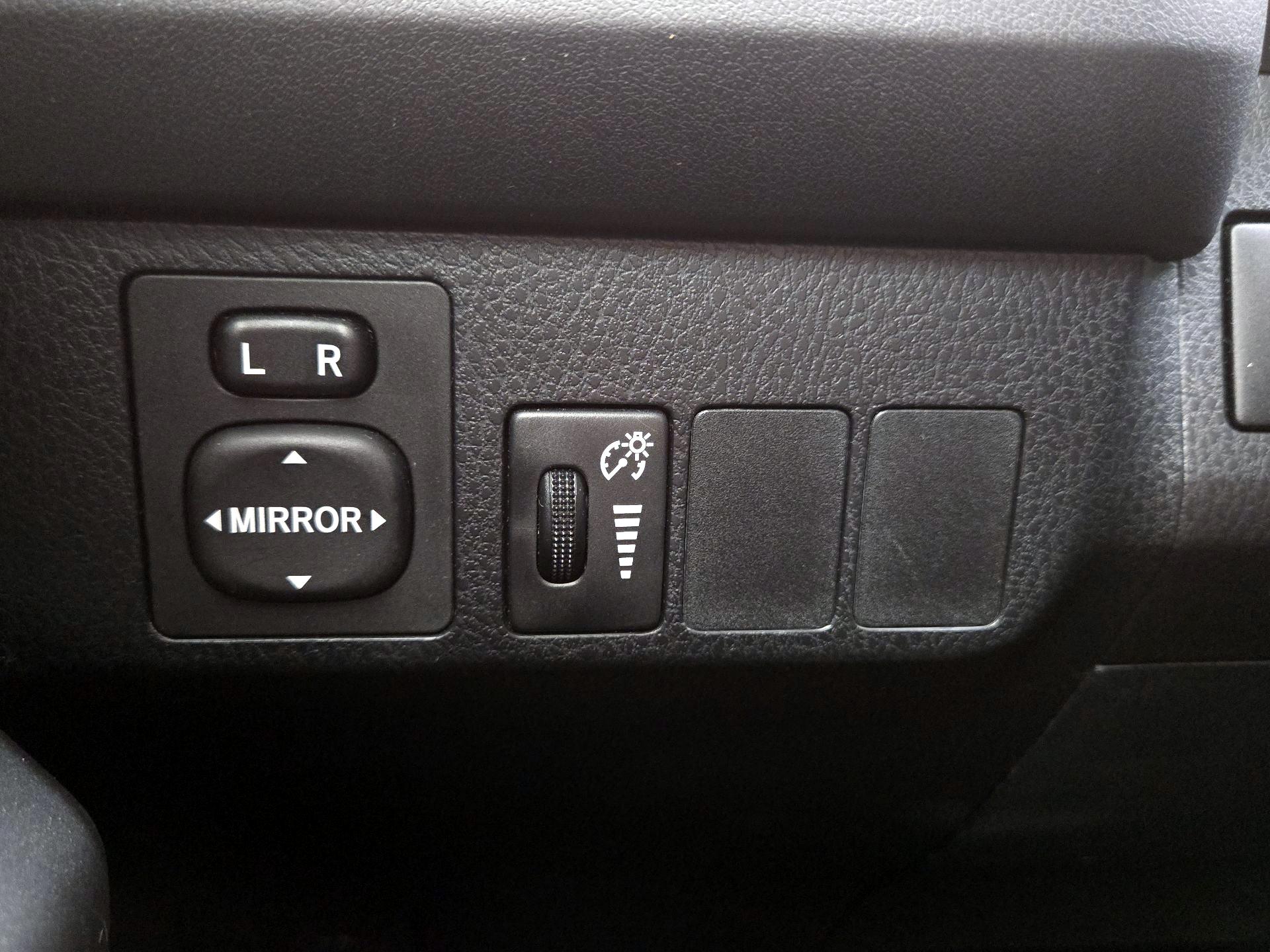Thumbnail: 2016 Toyota RAV4 - 13