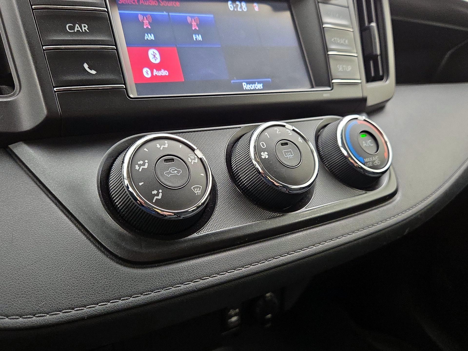 Thumbnail: 2016 Toyota RAV4 - 16