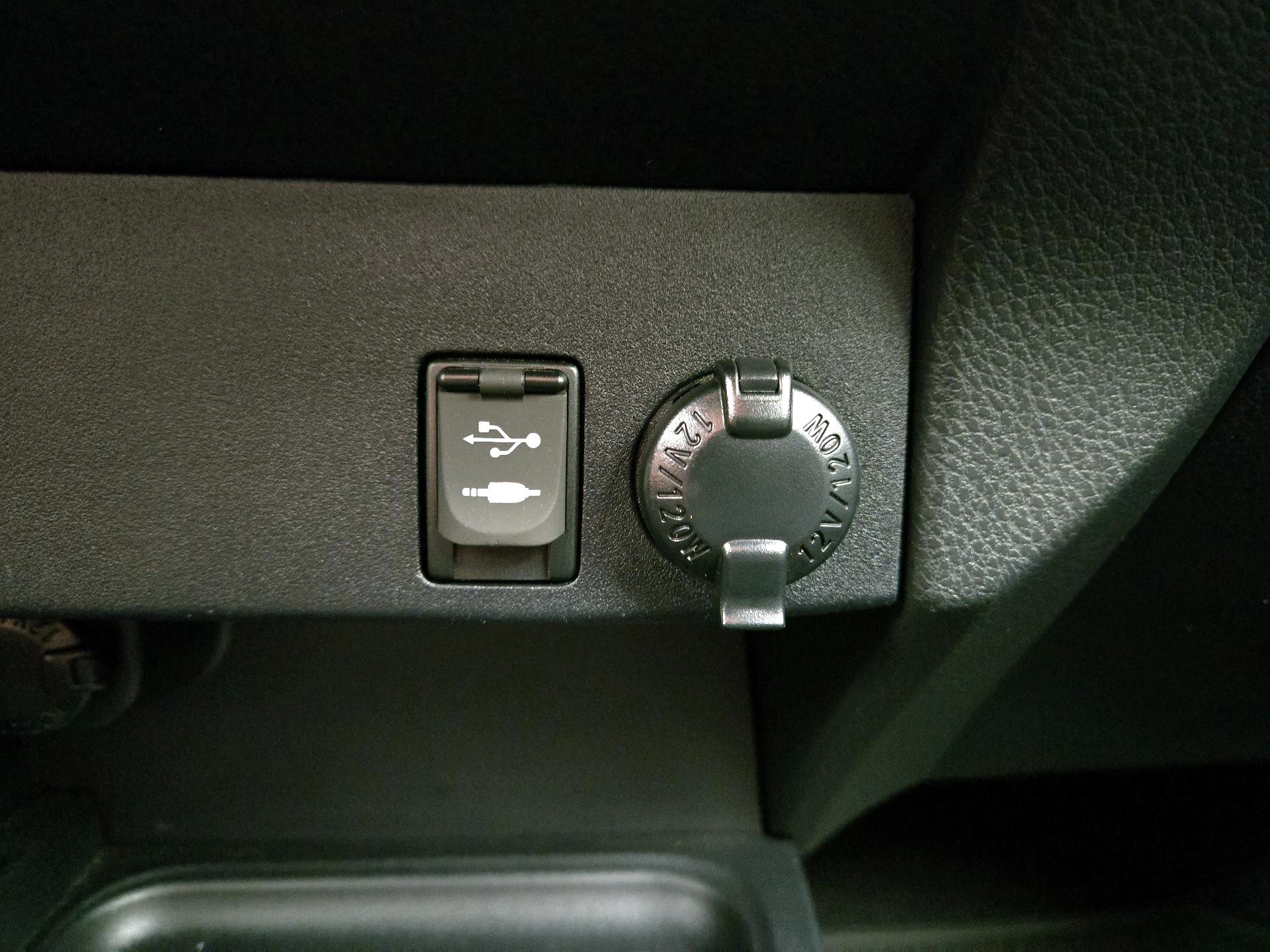 Thumbnail: 2016 Toyota RAV4 - 18
