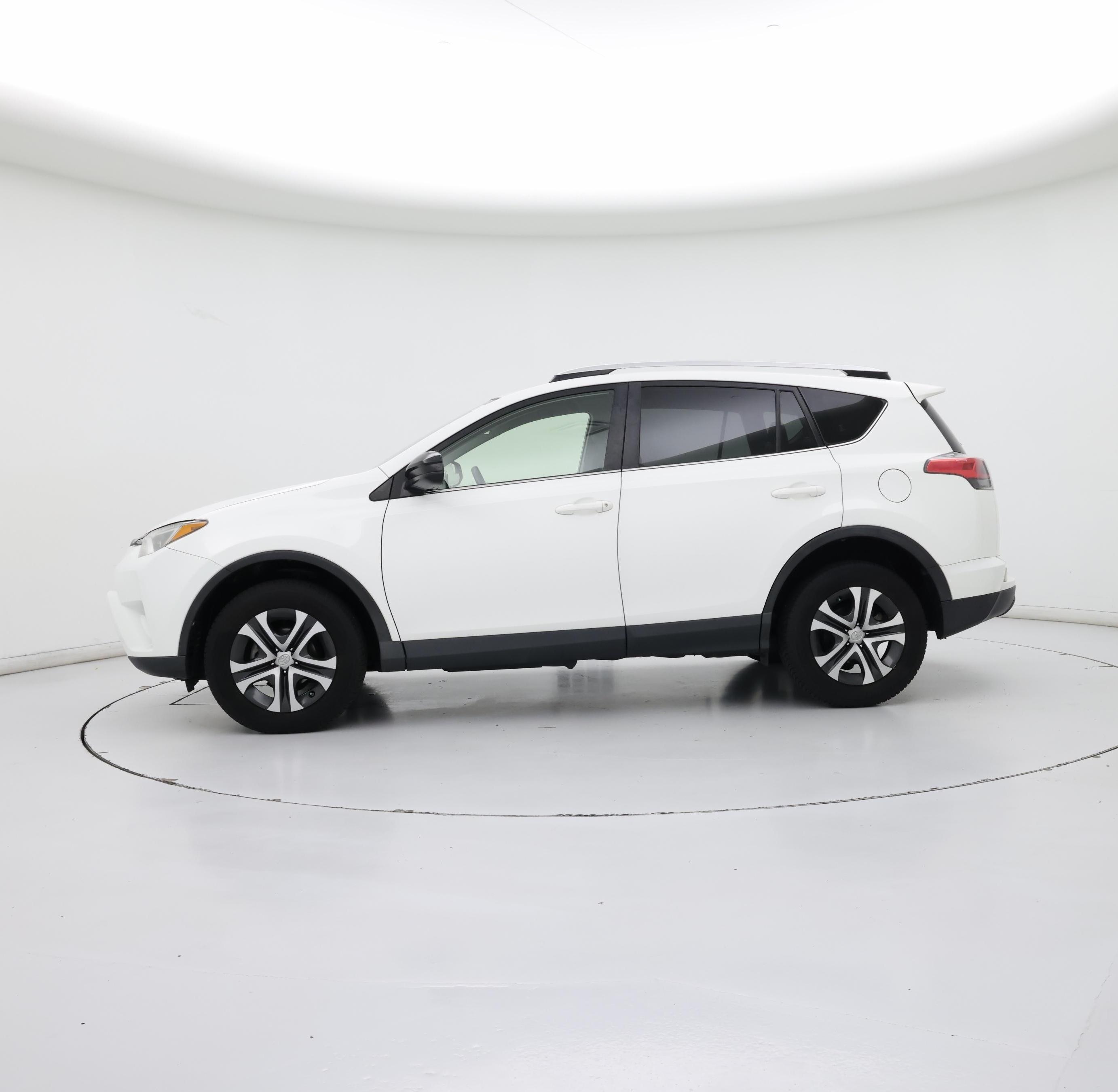 Thumbnail: 2016 Toyota RAV4 - 3