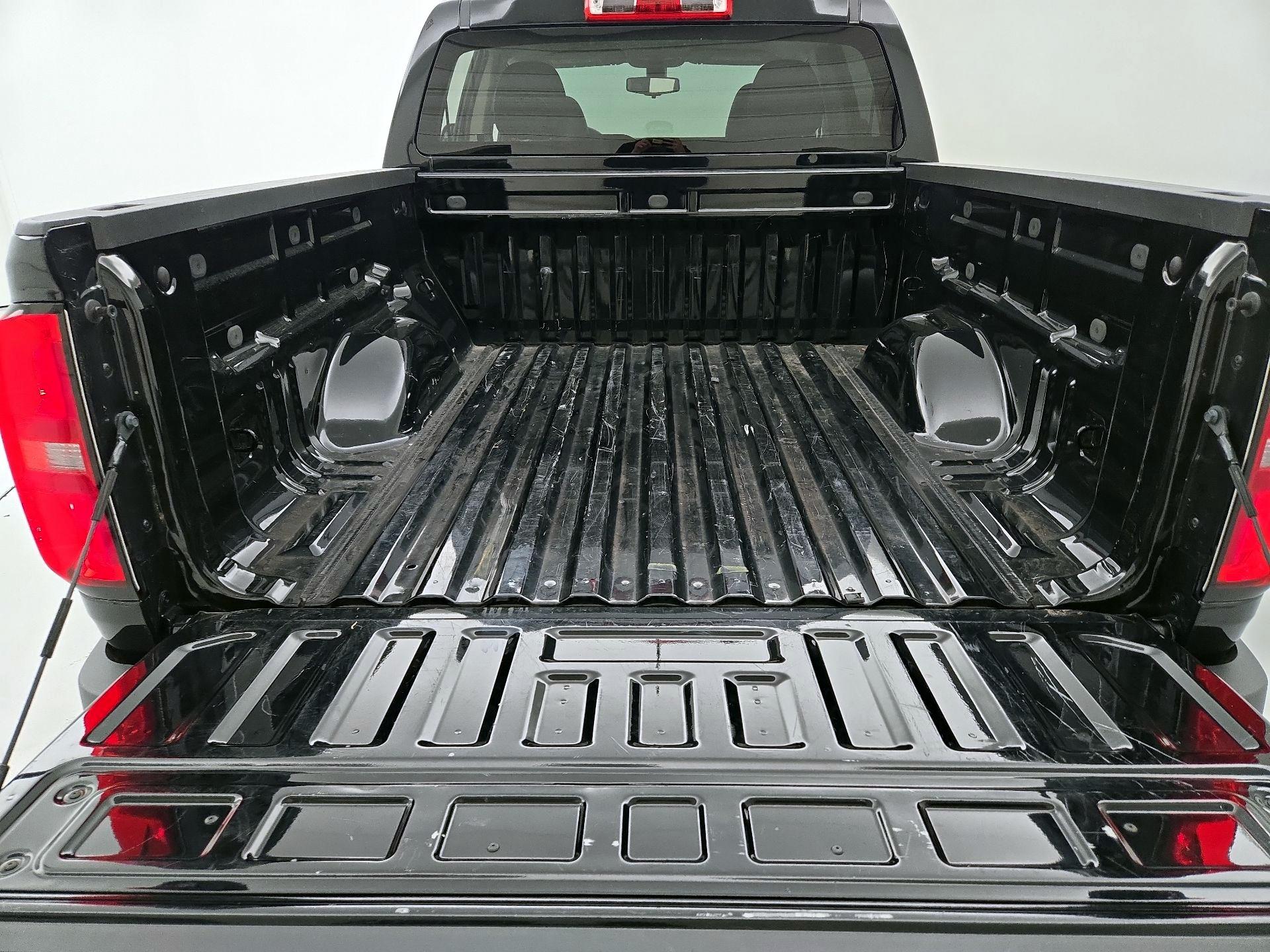 Thumbnail: 2022 Chevrolet Colorado - 20