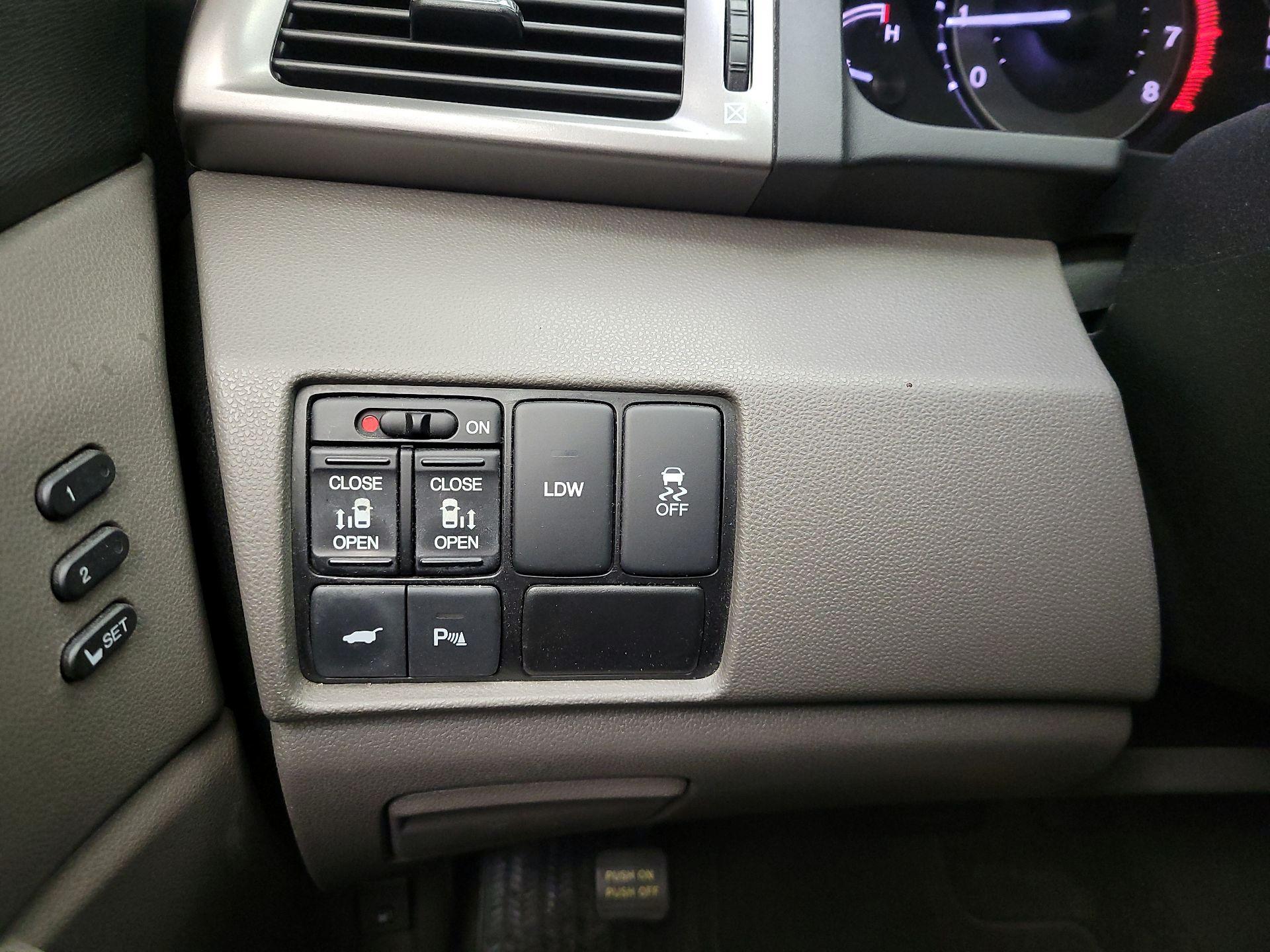 Thumbnail: 2015 Honda Odyssey - 13