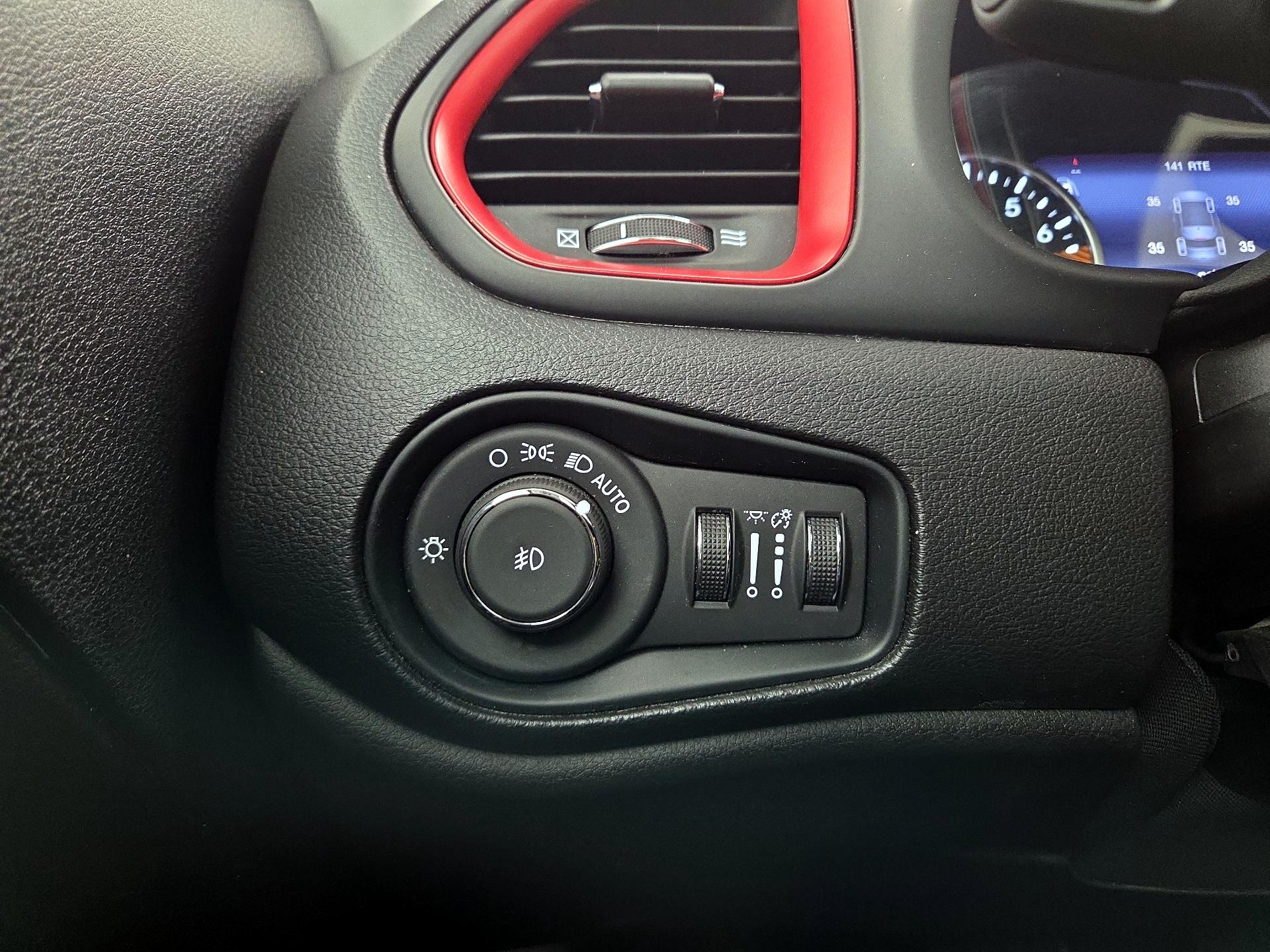 Thumbnail: 2021 Jeep Renegade - 13