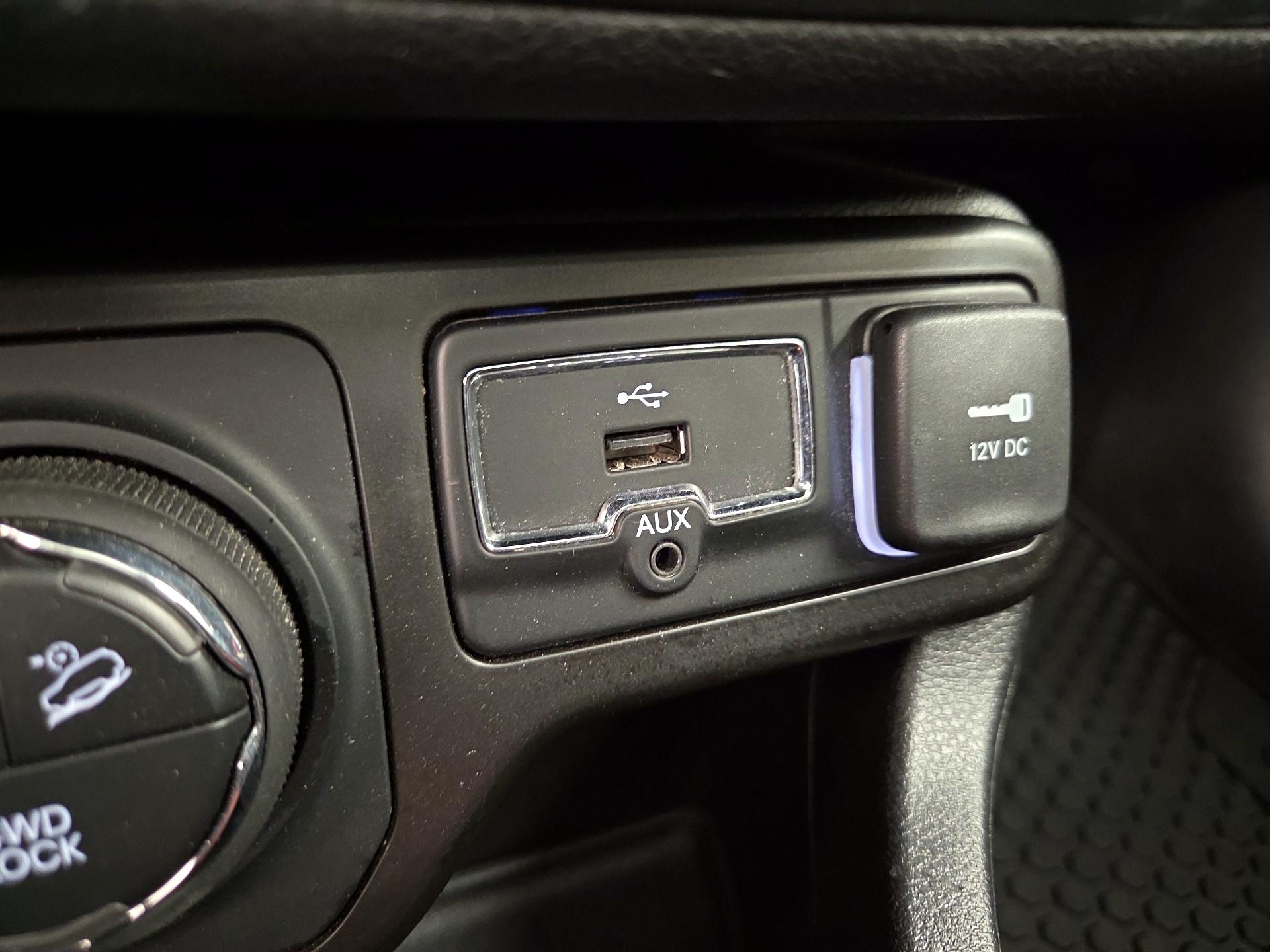 Thumbnail: 2021 Jeep Renegade - 19