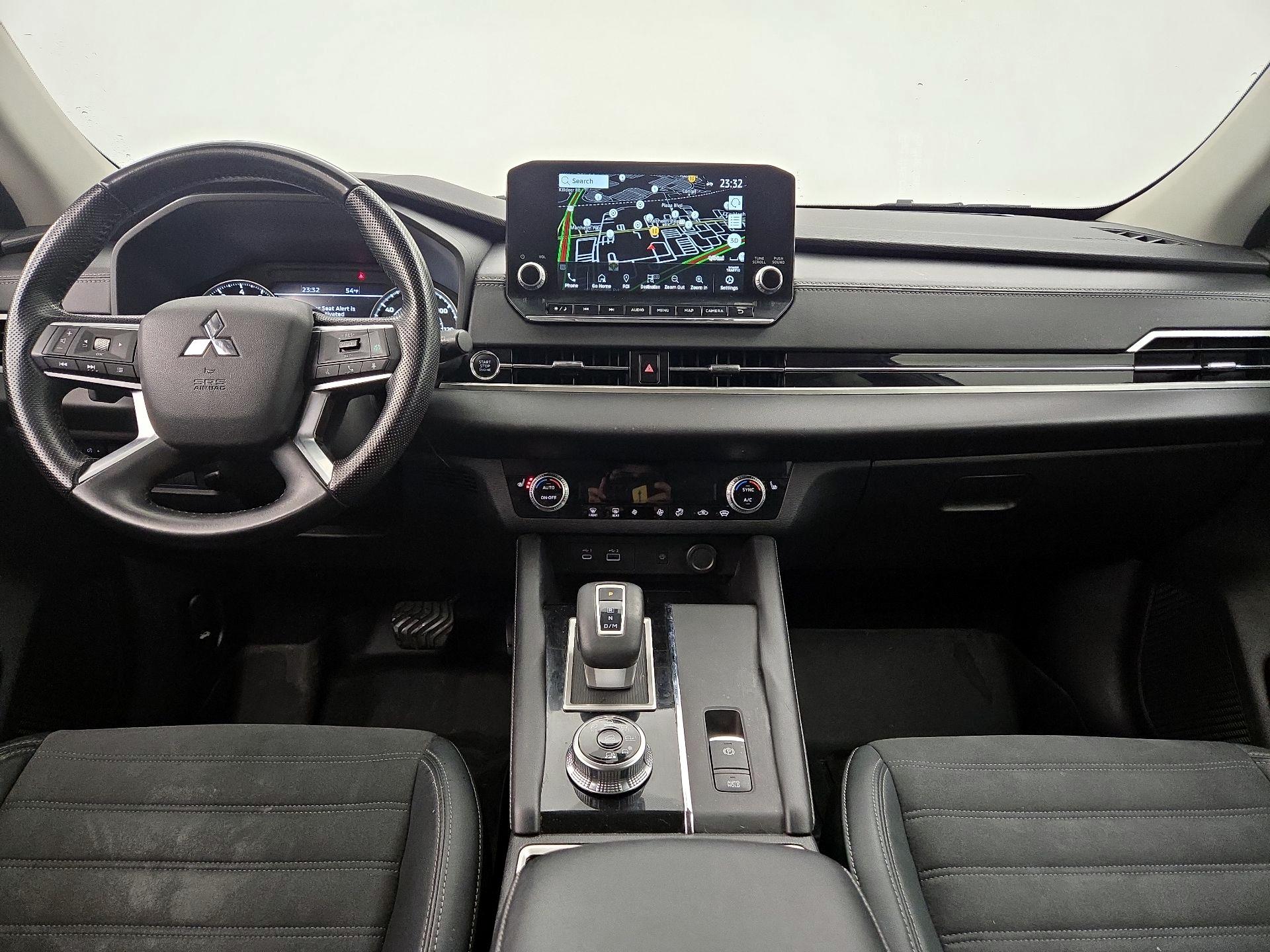 Thumbnail: 2022 Mitsubishi Outlander - 9