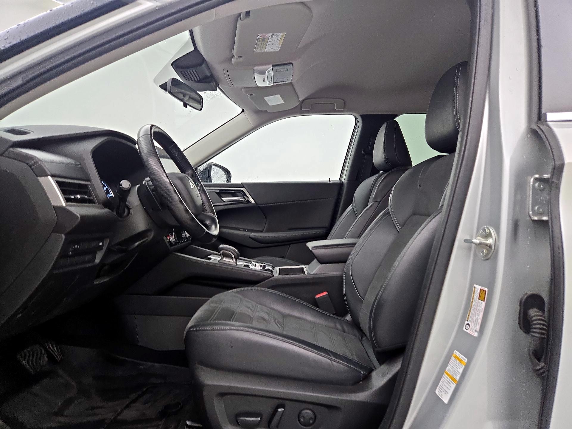 Thumbnail: 2022 Mitsubishi Outlander - 11