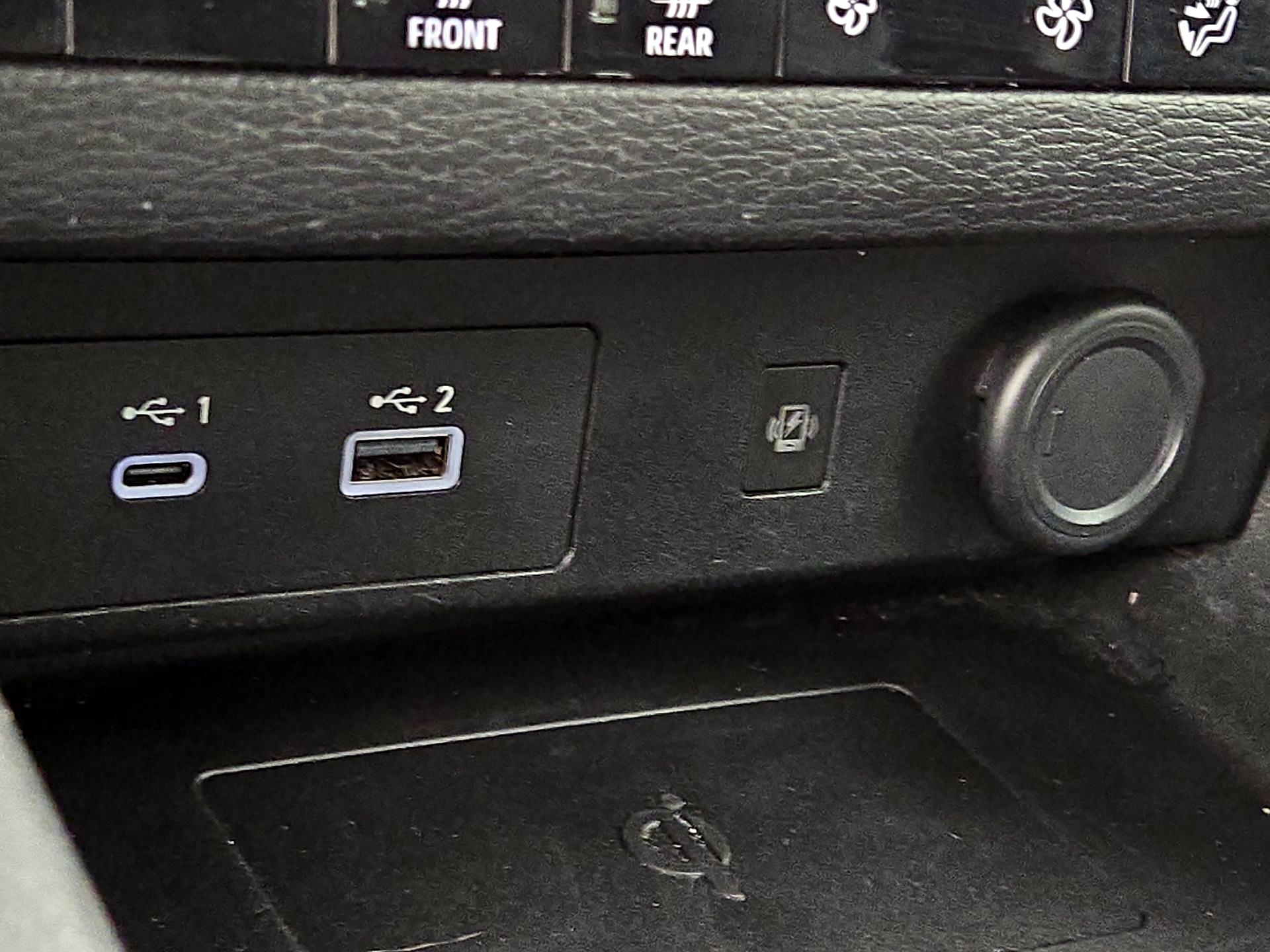 Thumbnail: 2022 Mitsubishi Outlander - 18