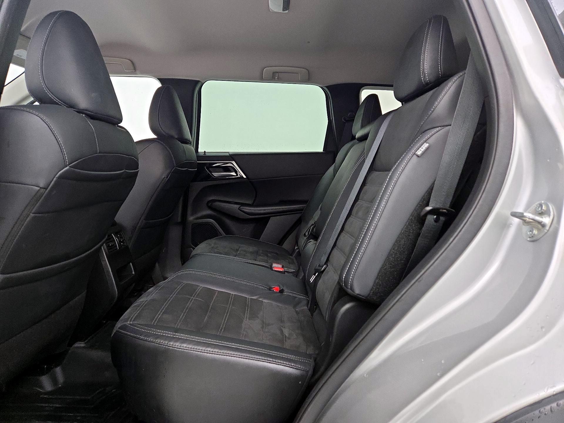 Thumbnail: 2022 Mitsubishi Outlander - 19