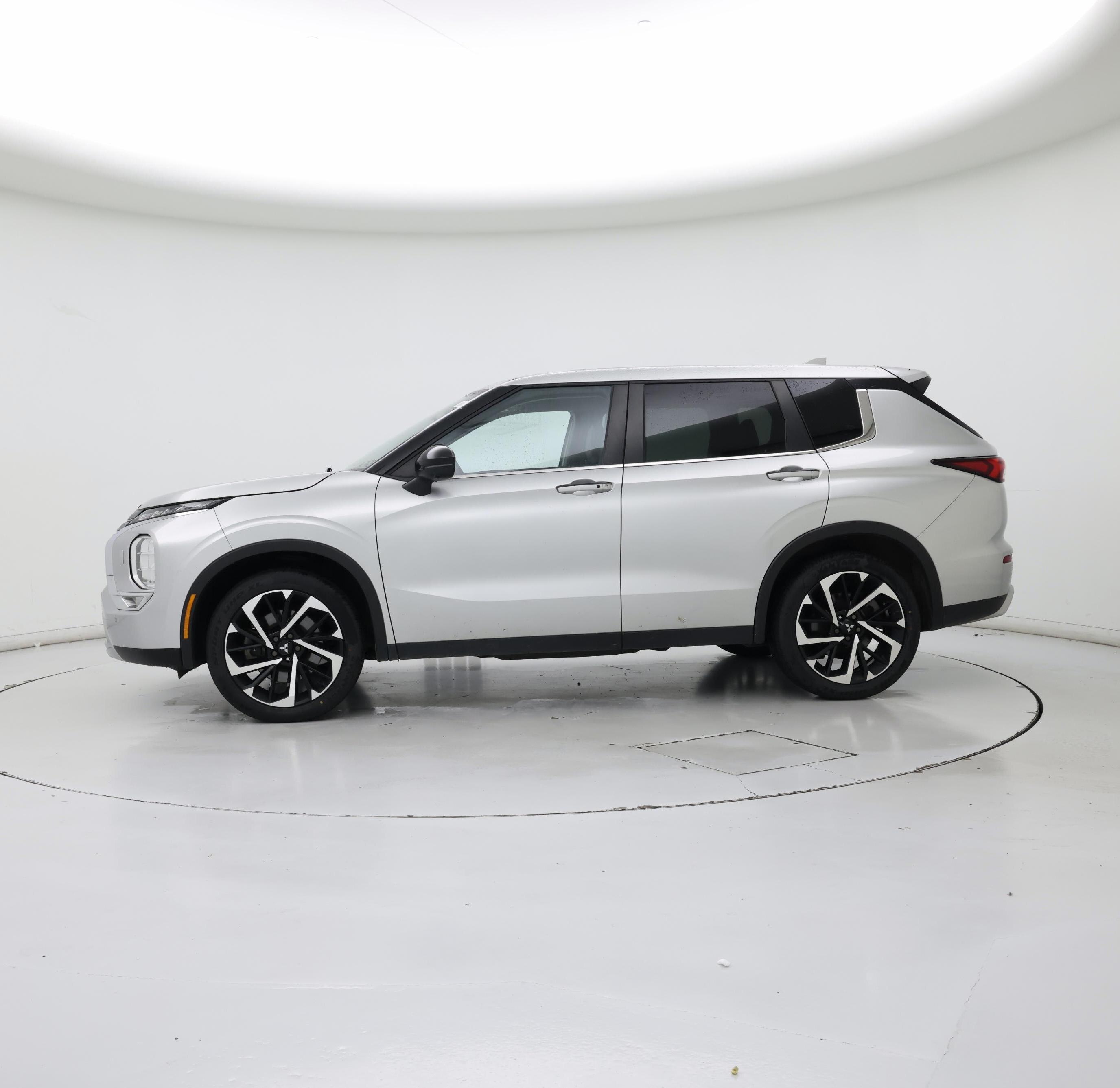 Thumbnail: 2022 Mitsubishi Outlander - 3