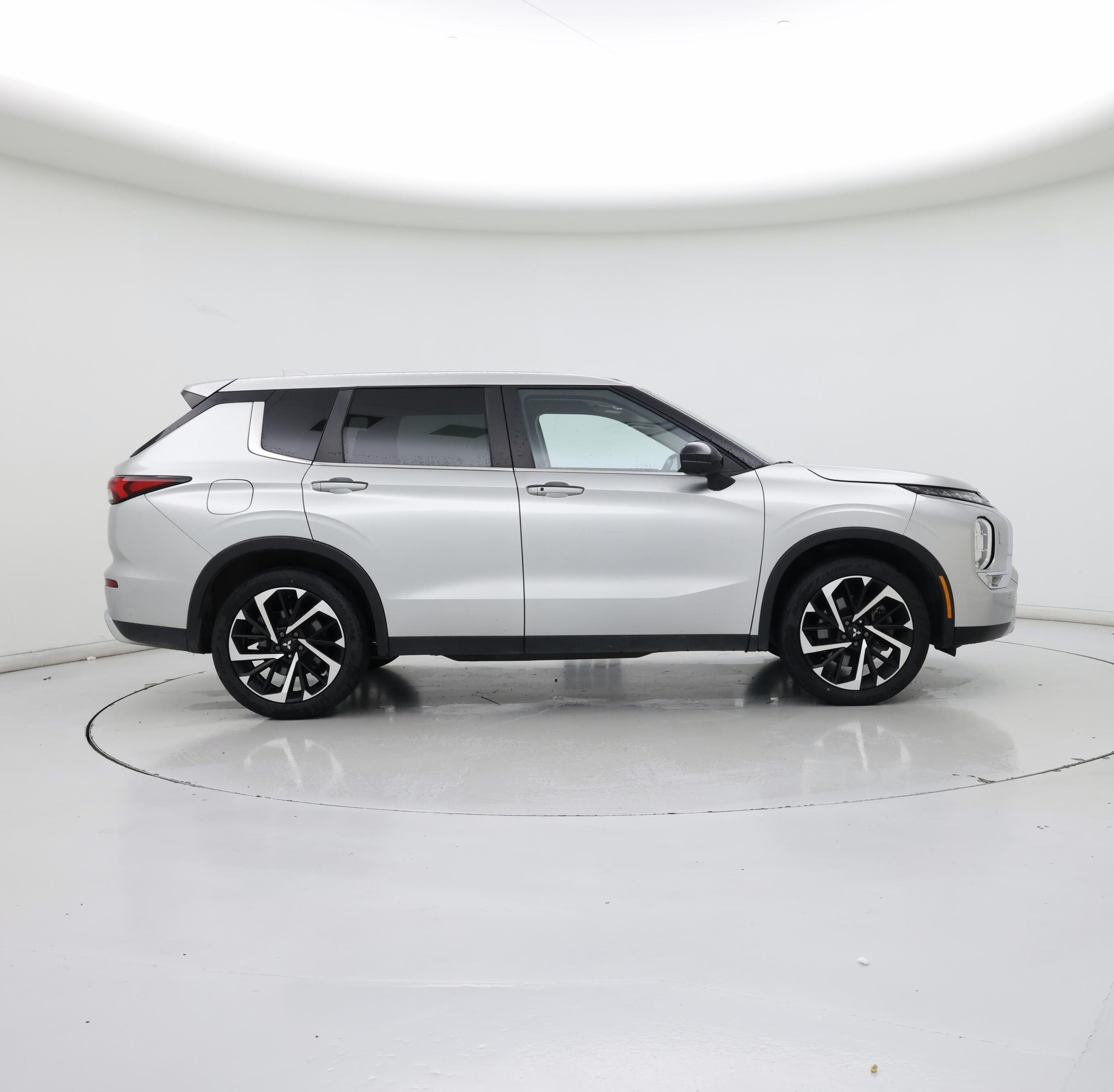 Thumbnail: 2022 Mitsubishi Outlander - 7