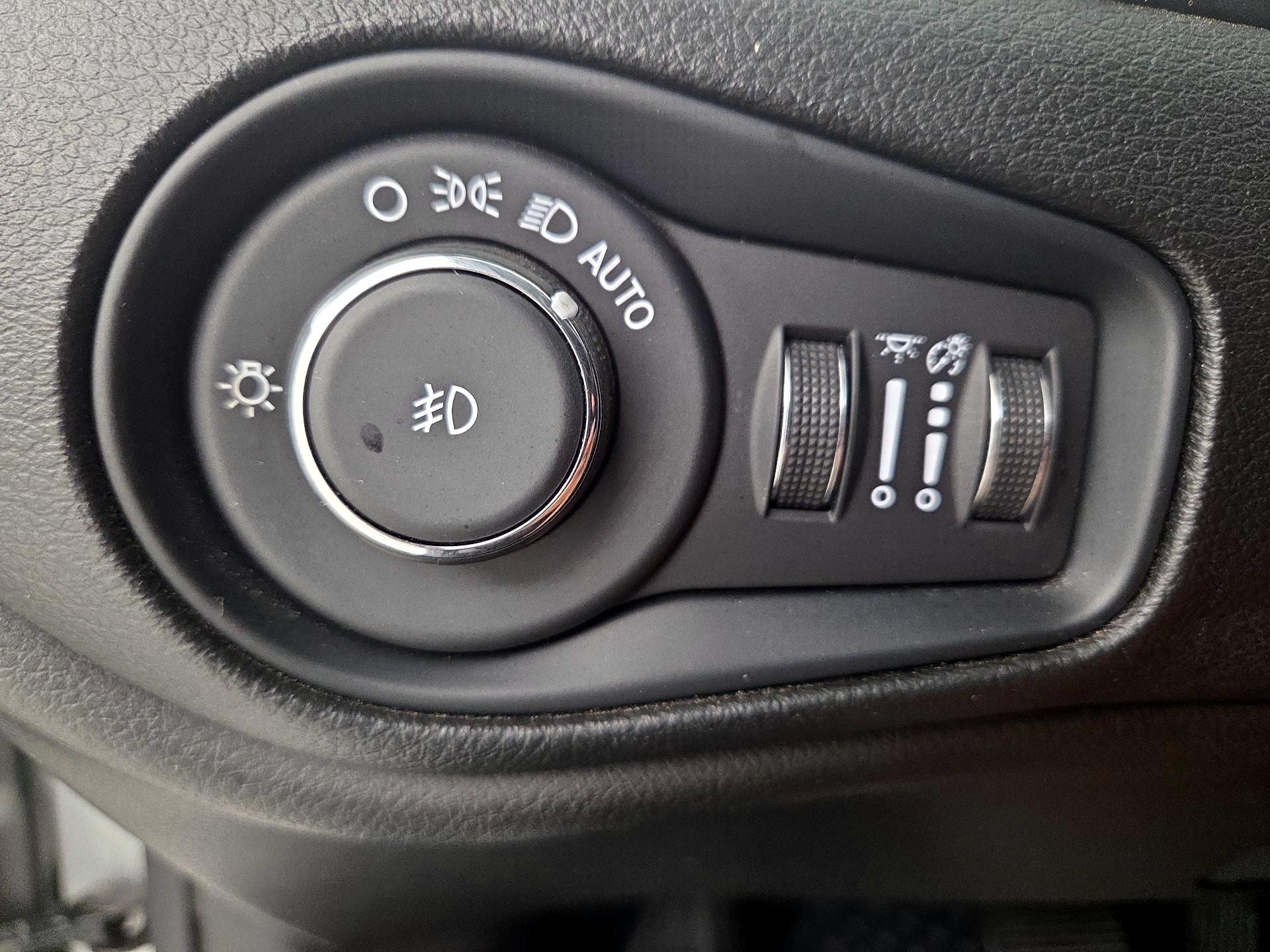 Thumbnail: 2021 Jeep Renegade - 13