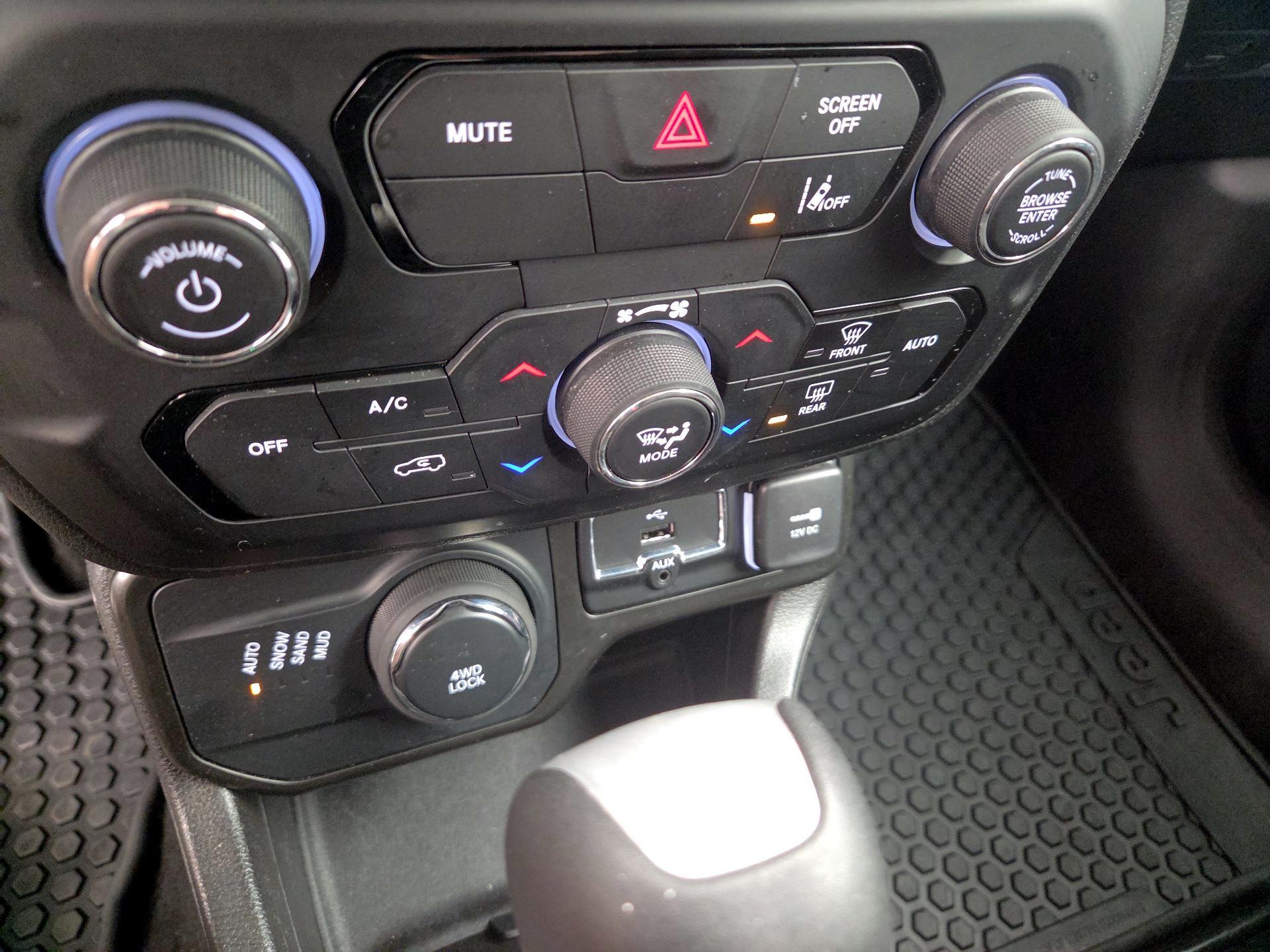 Thumbnail: 2021 Jeep Renegade - 16