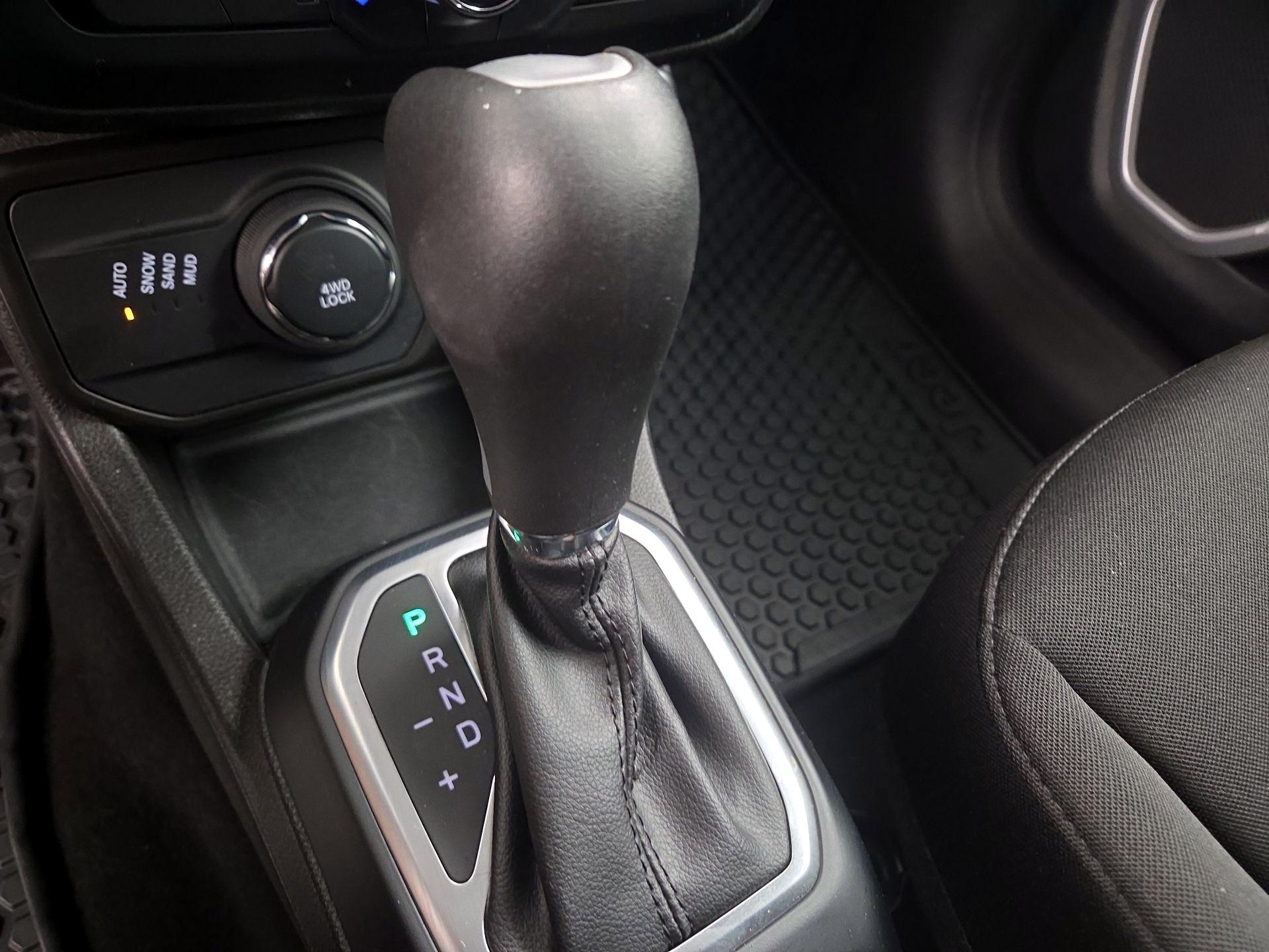 Thumbnail: 2021 Jeep Renegade - 17
