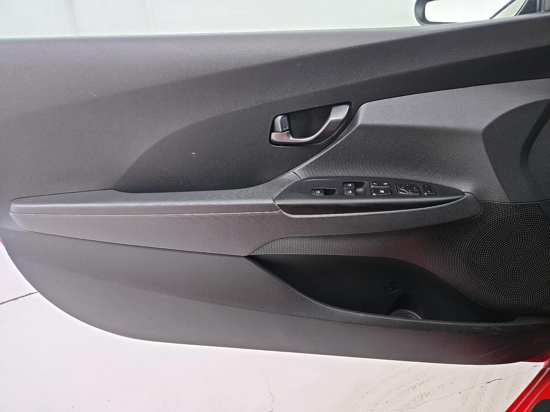 Thumbnail: 2019 Hyundai Veloster - 12