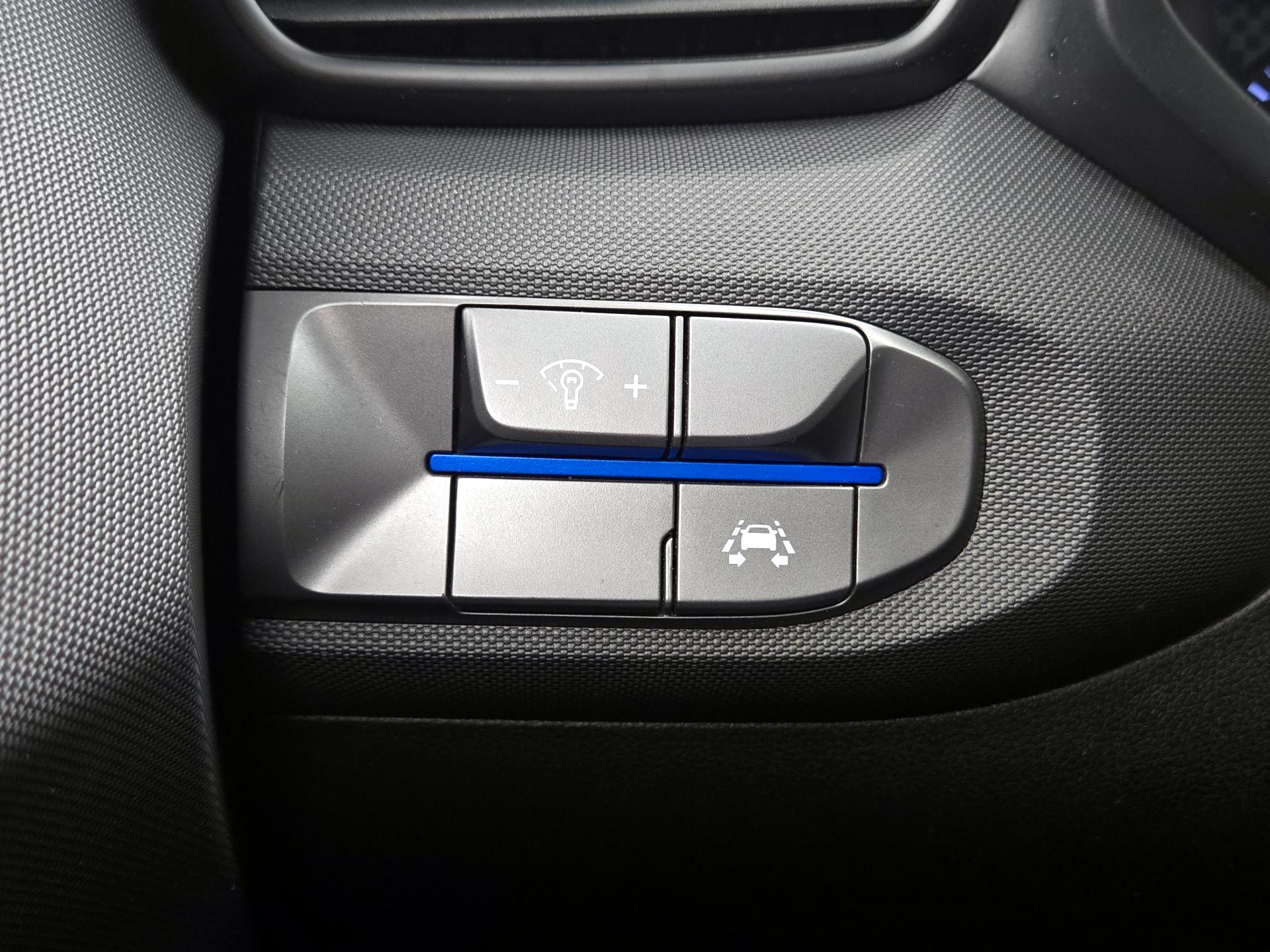 Thumbnail: 2019 Hyundai Veloster - 13