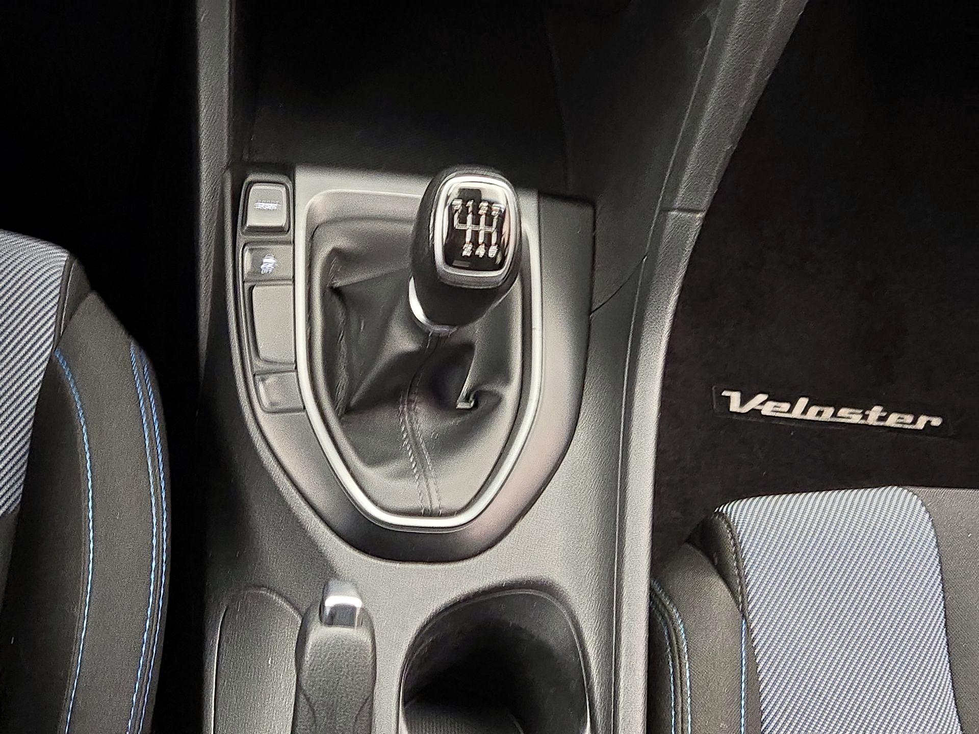 Thumbnail: 2019 Hyundai Veloster - 17