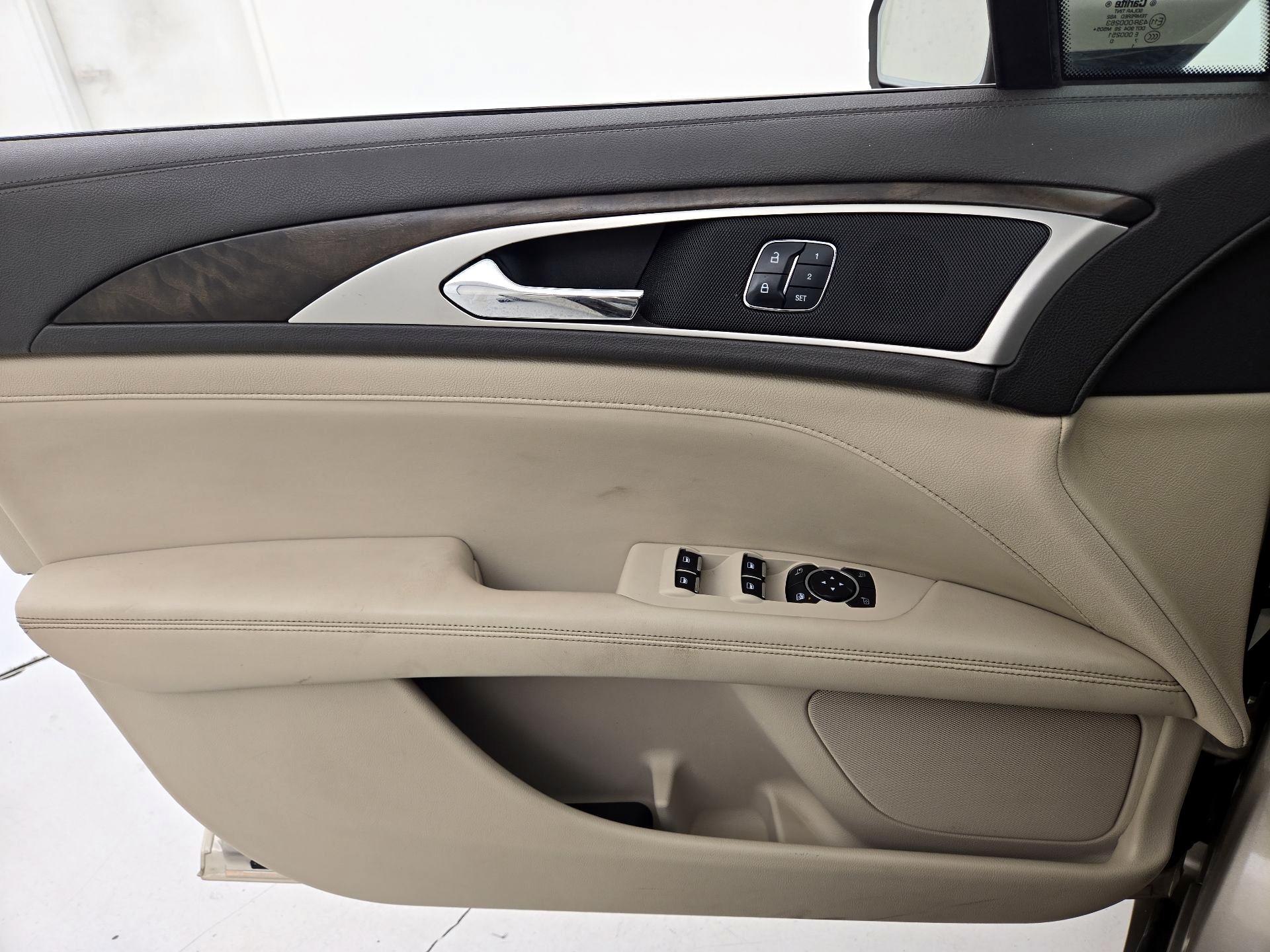 Thumbnail: 2017 Lincoln MKZ - 12