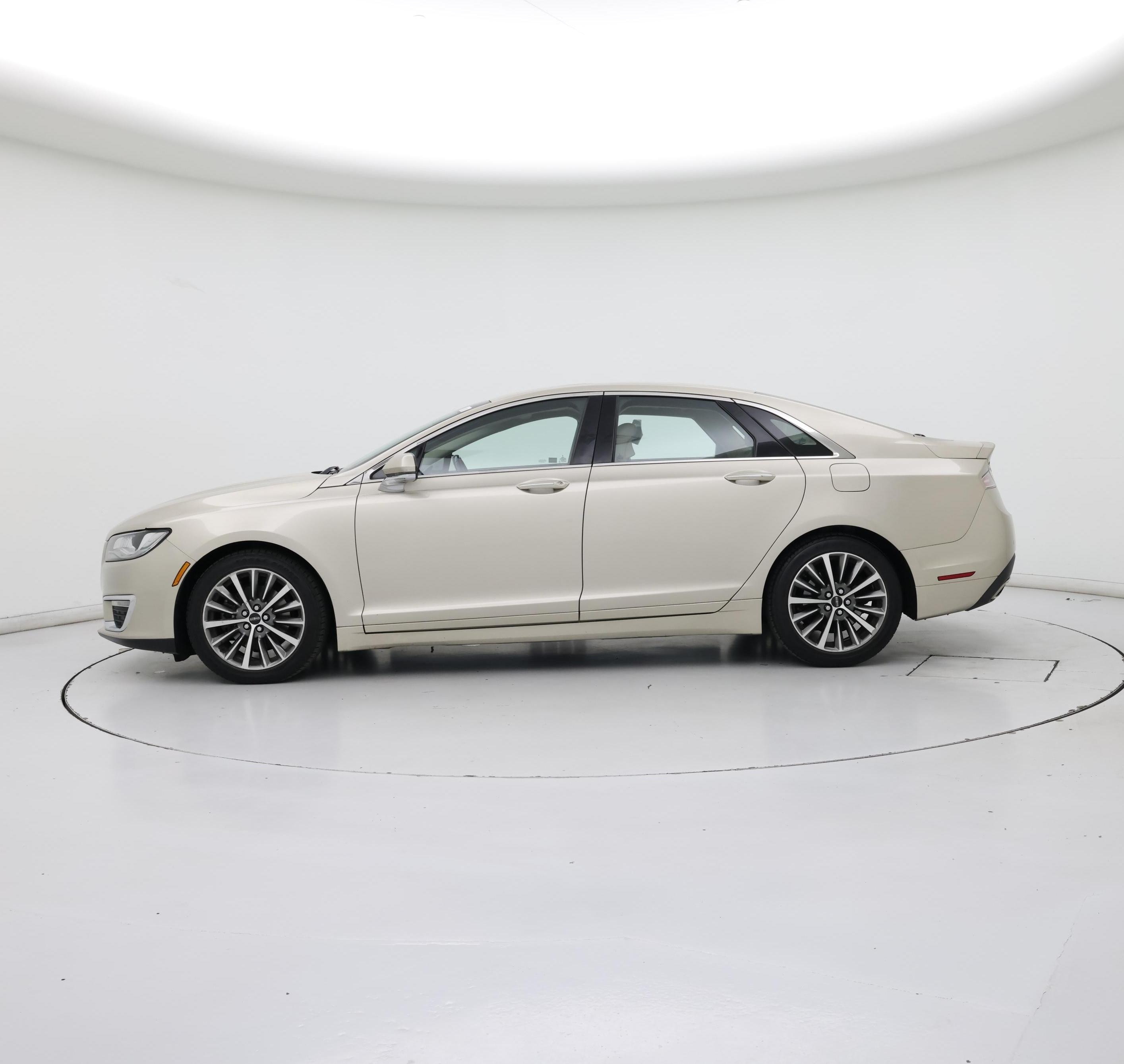 Thumbnail: 2017 Lincoln MKZ - 3